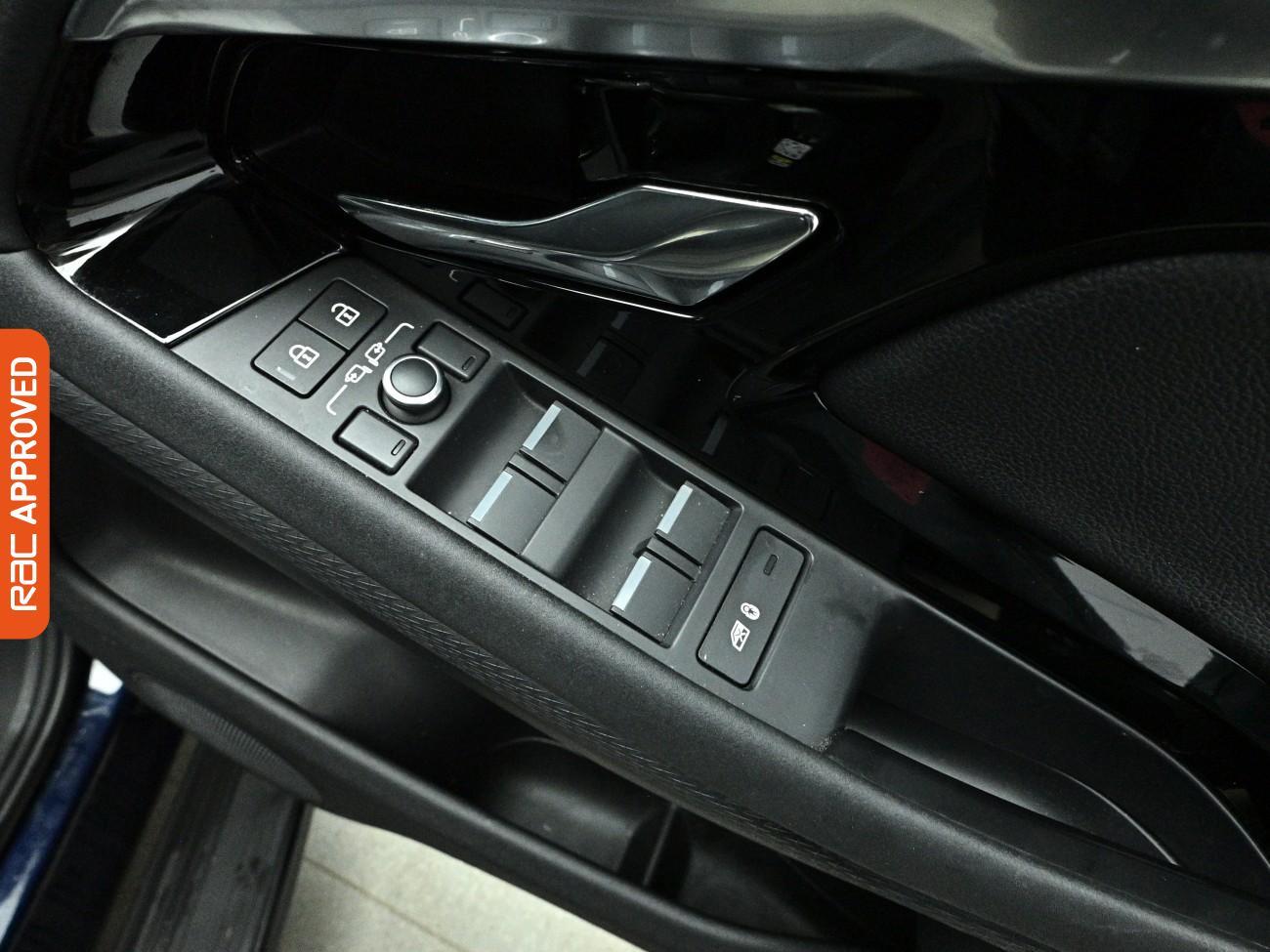 Land Rover Range Rover Evoque view 23