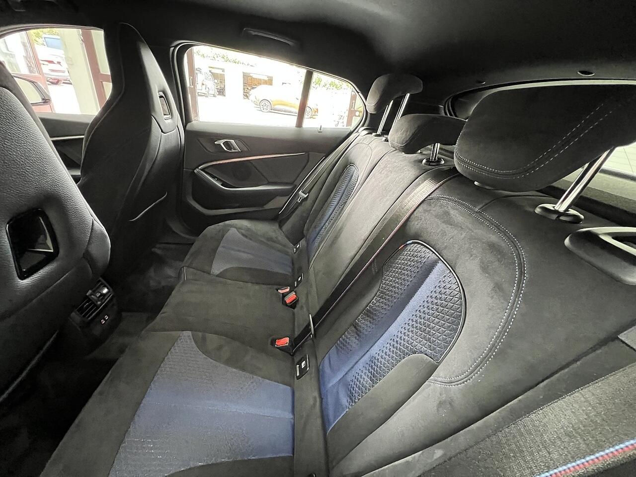 BMW 1 Series view 17