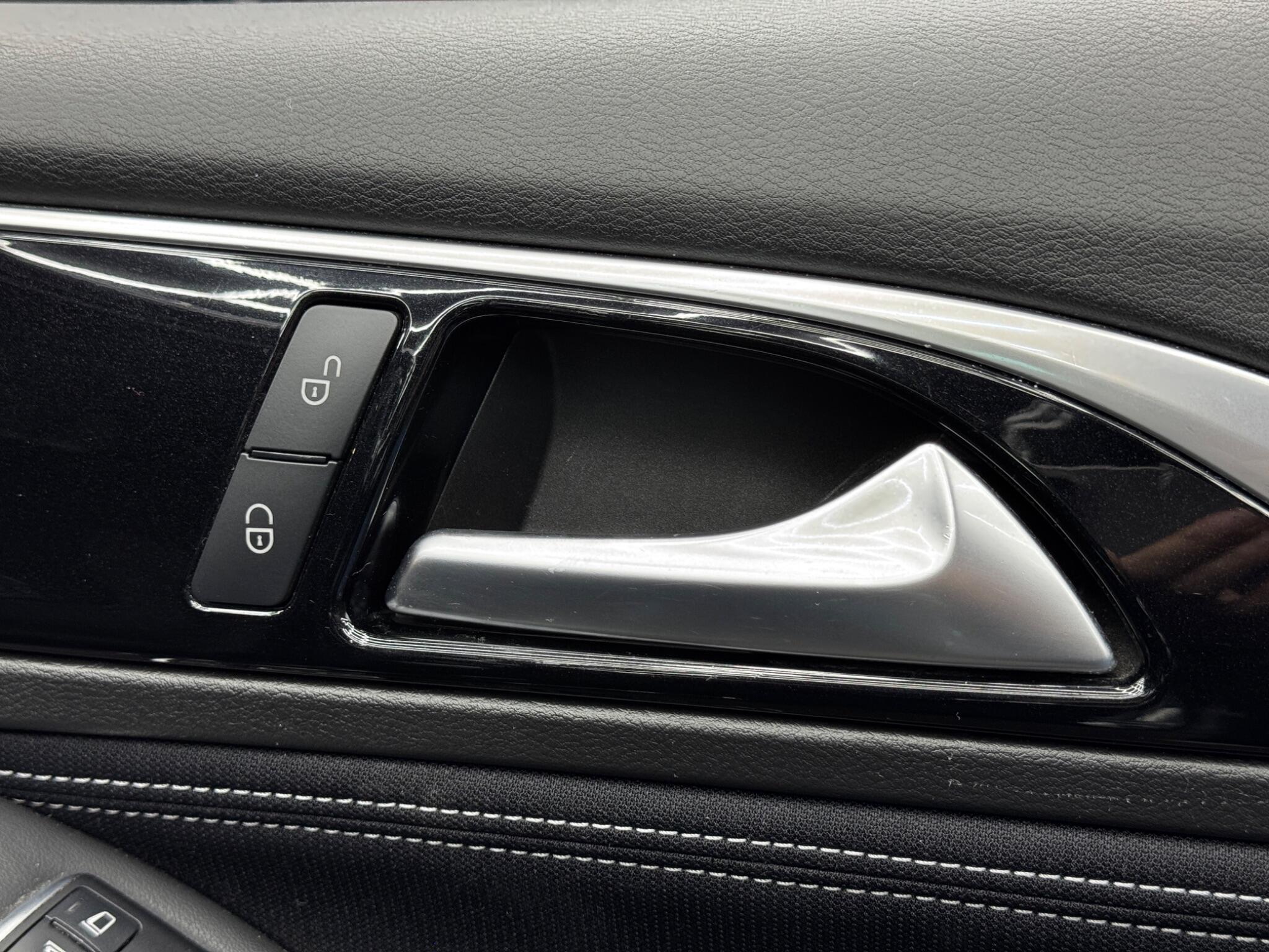 Infiniti Q30 view 40