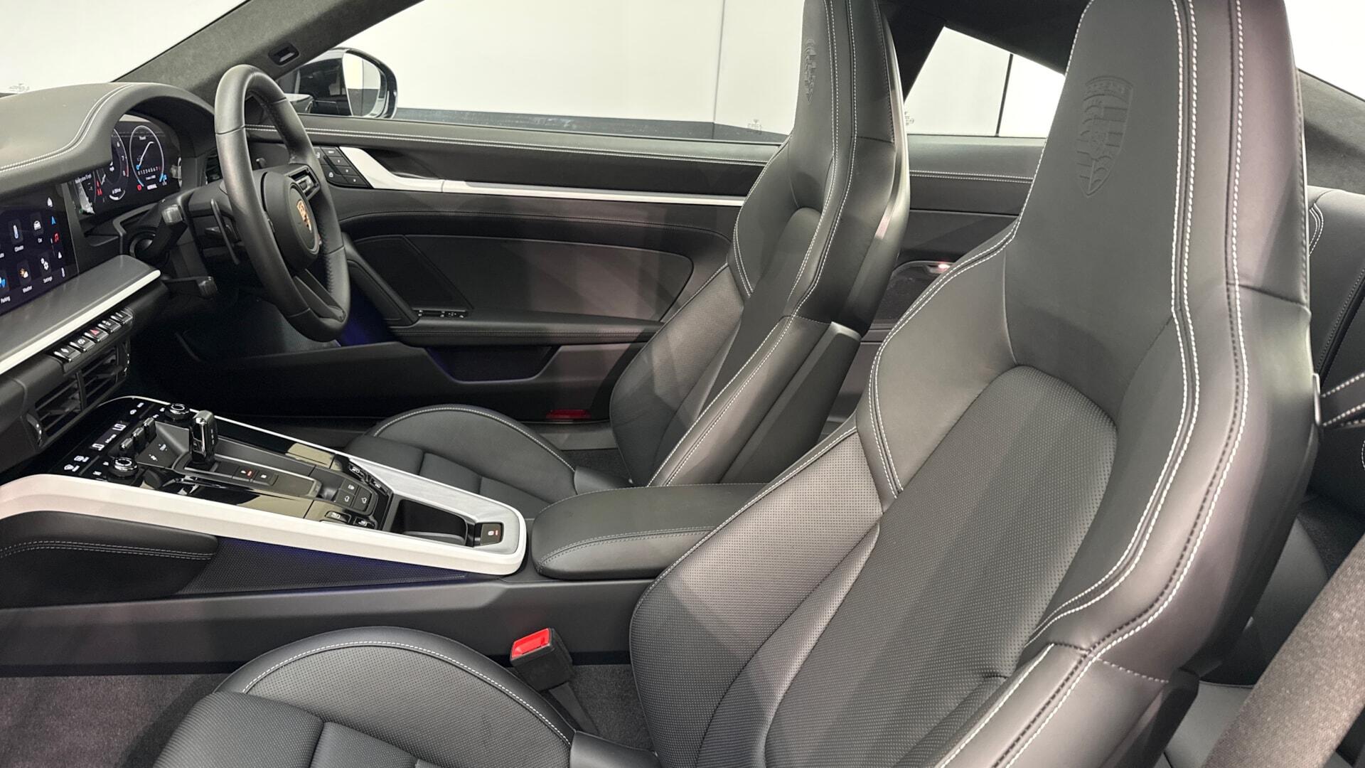 Porsche 911 view 14