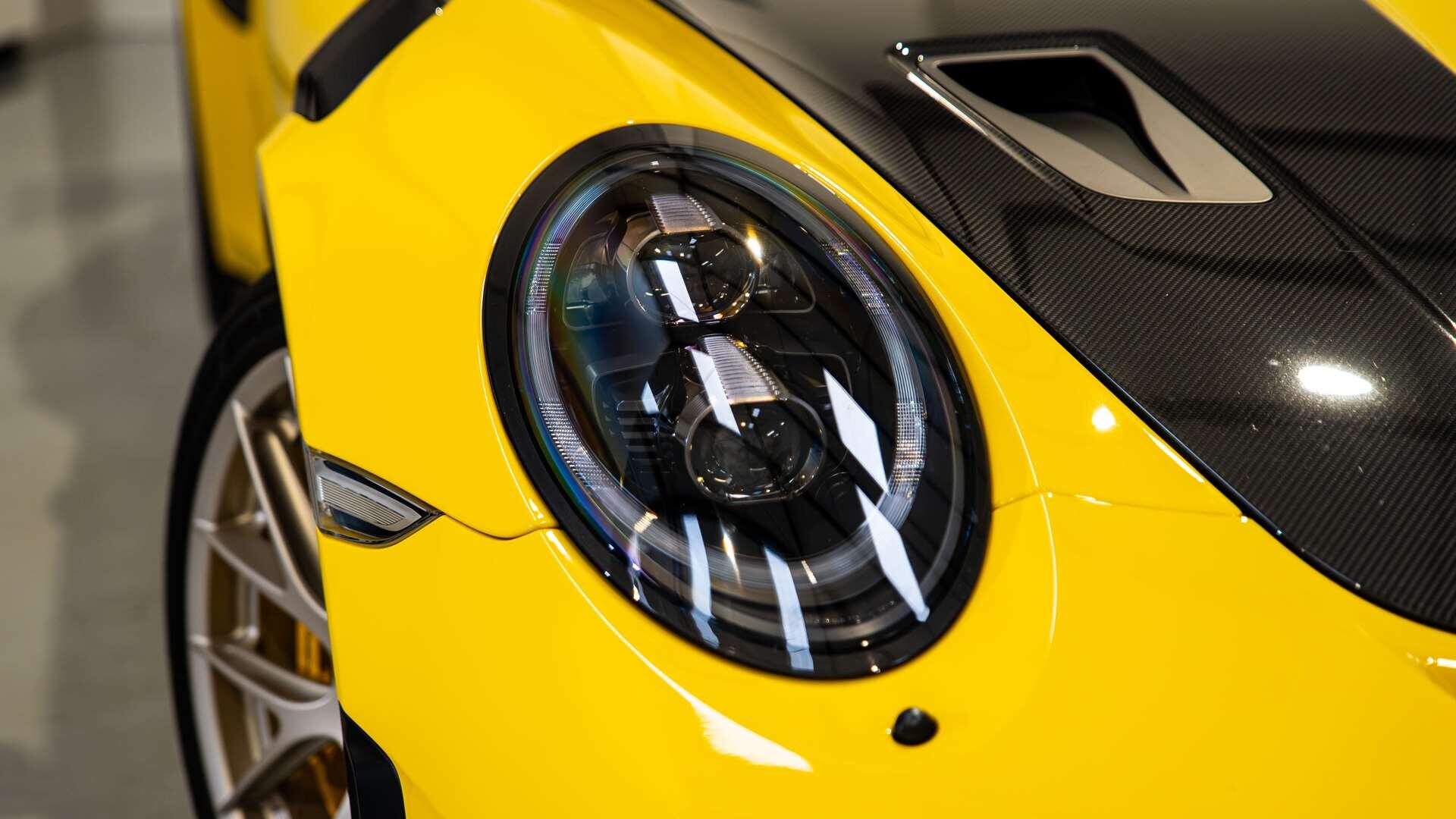Porsche 911 view 39