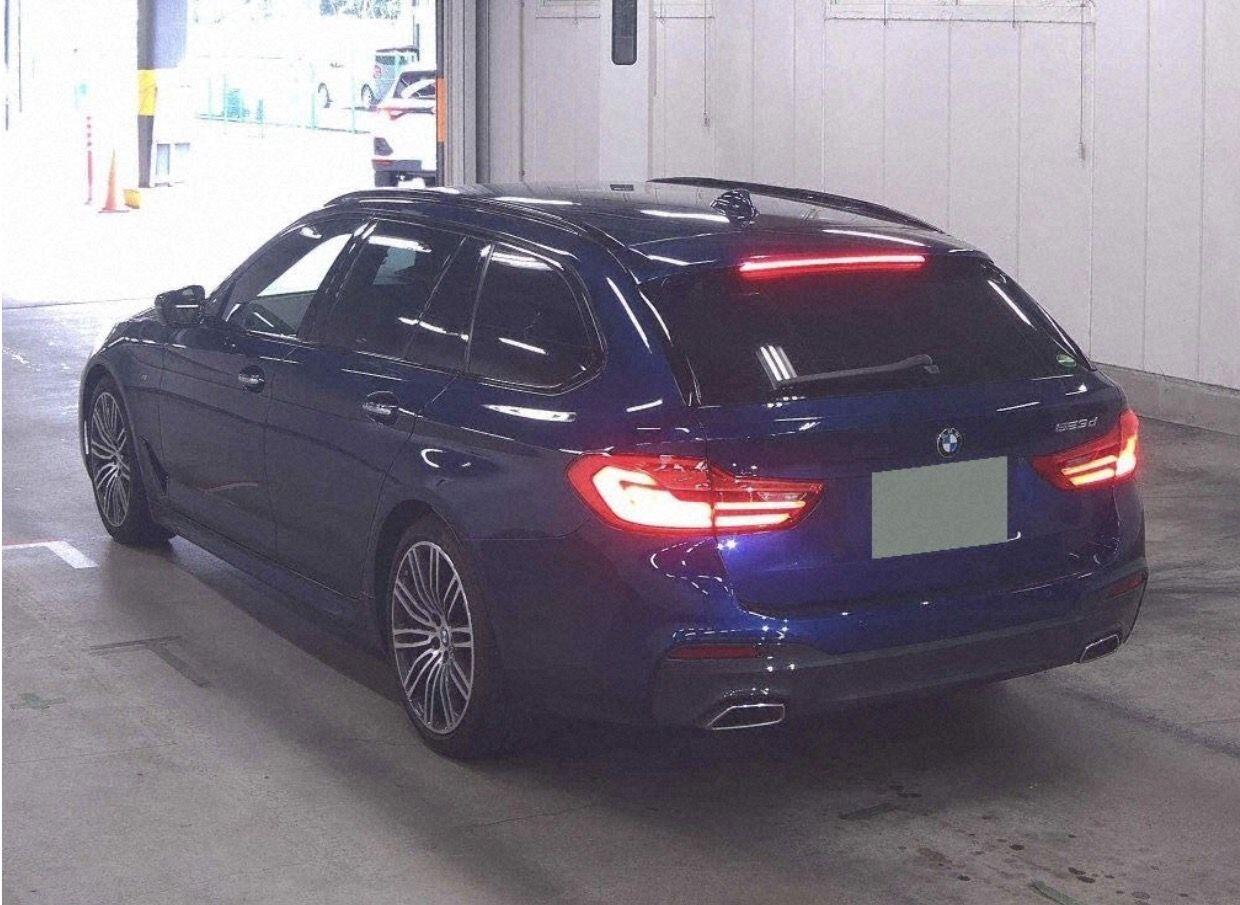 BMW 5 Series view 3
