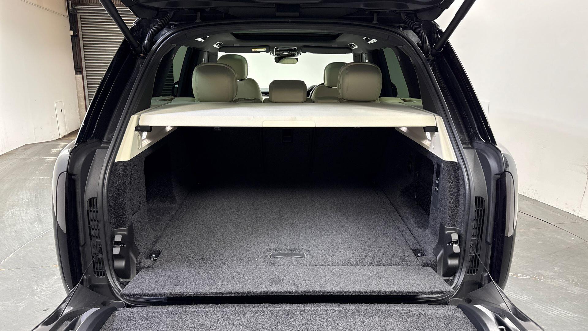 Land Rover Range Rover view 10