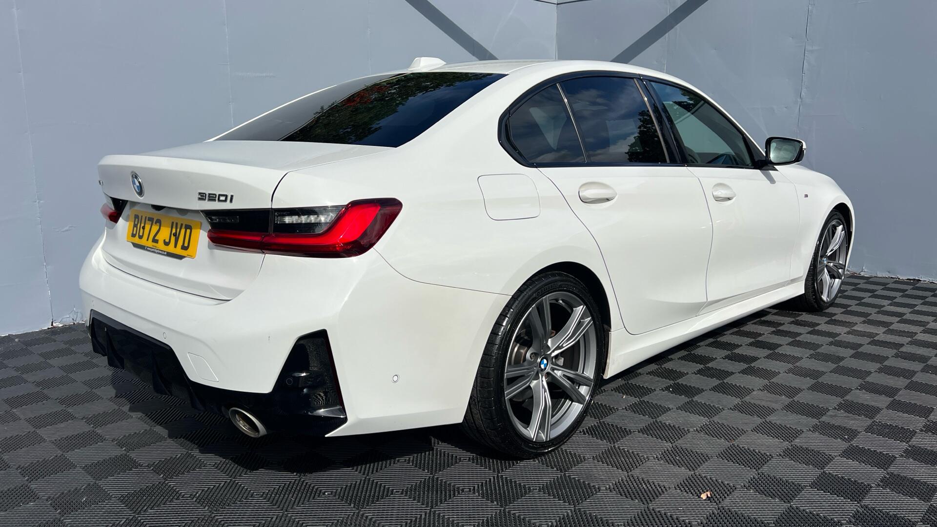 BMW 3 Series view 27
