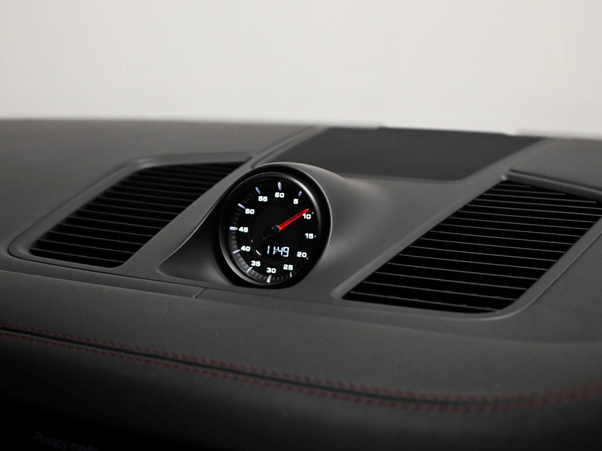 Porsche Cayenne view 31