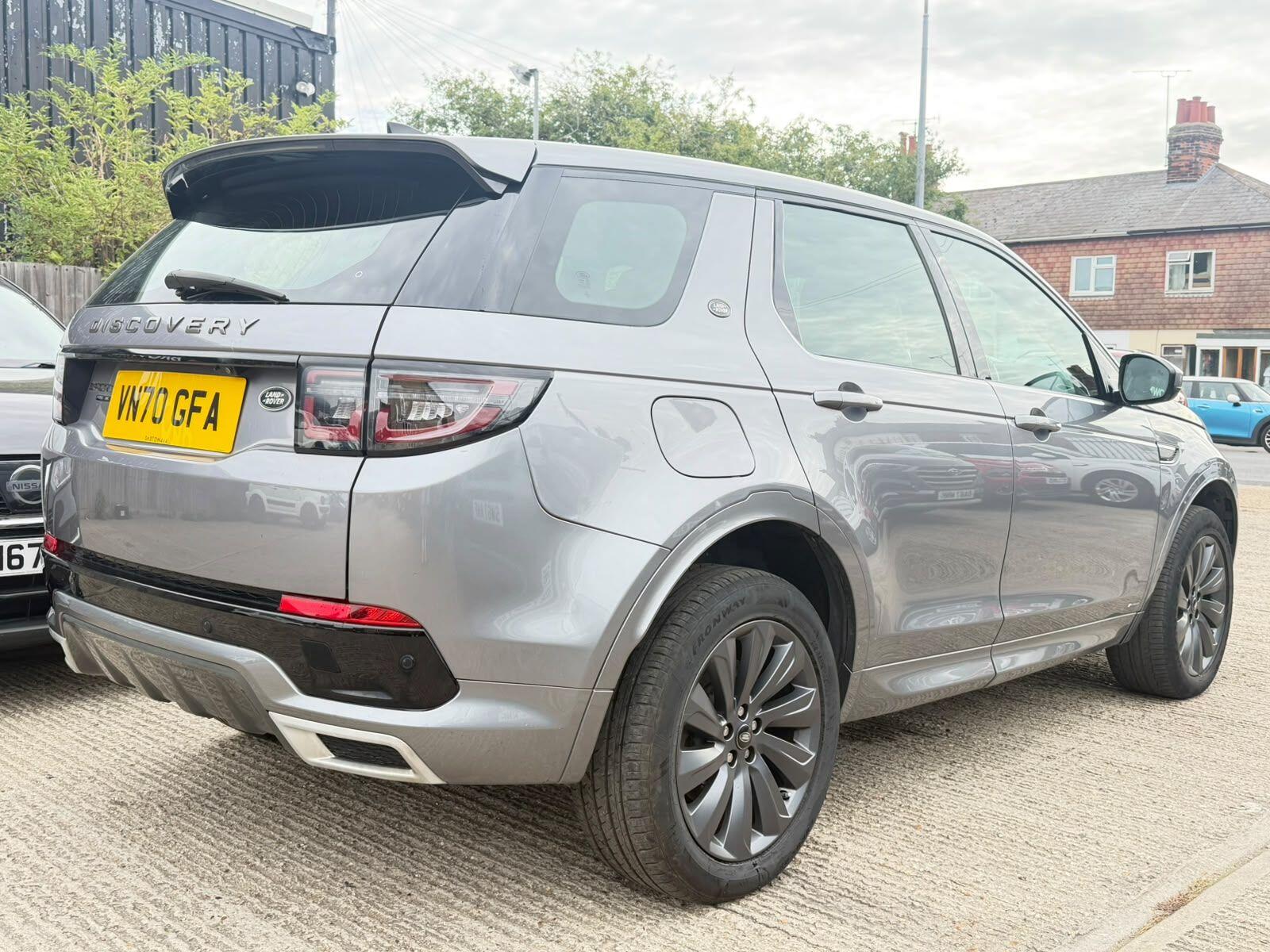 Land Rover Discovery Sport view 3