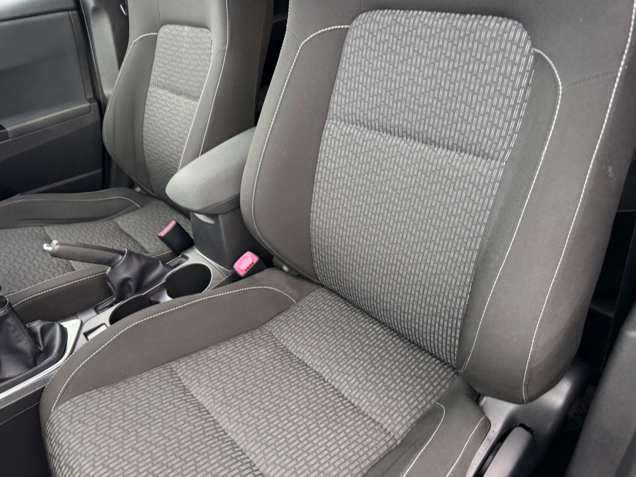 Toyota Auris view 61