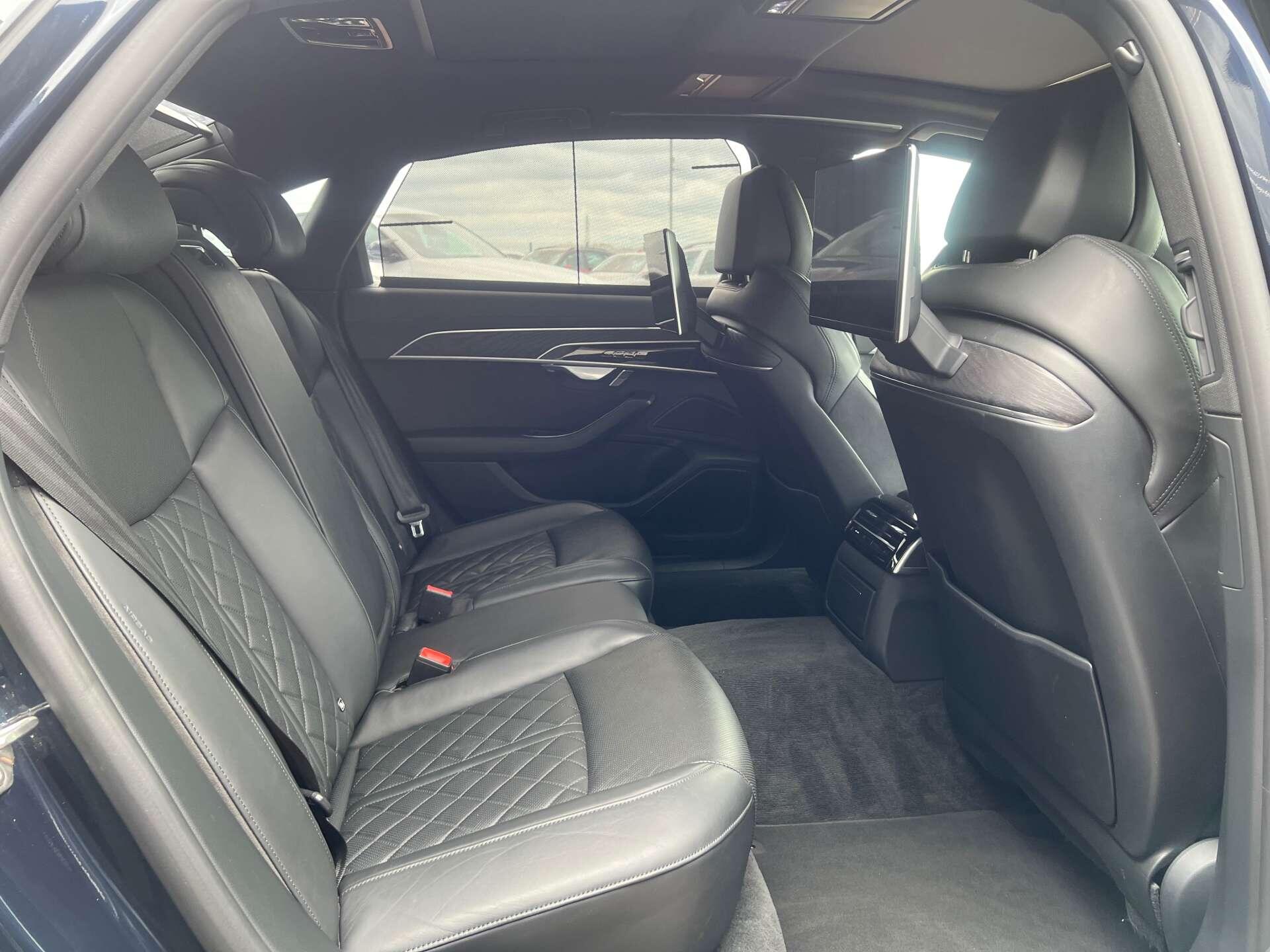 Audi A8 view 38