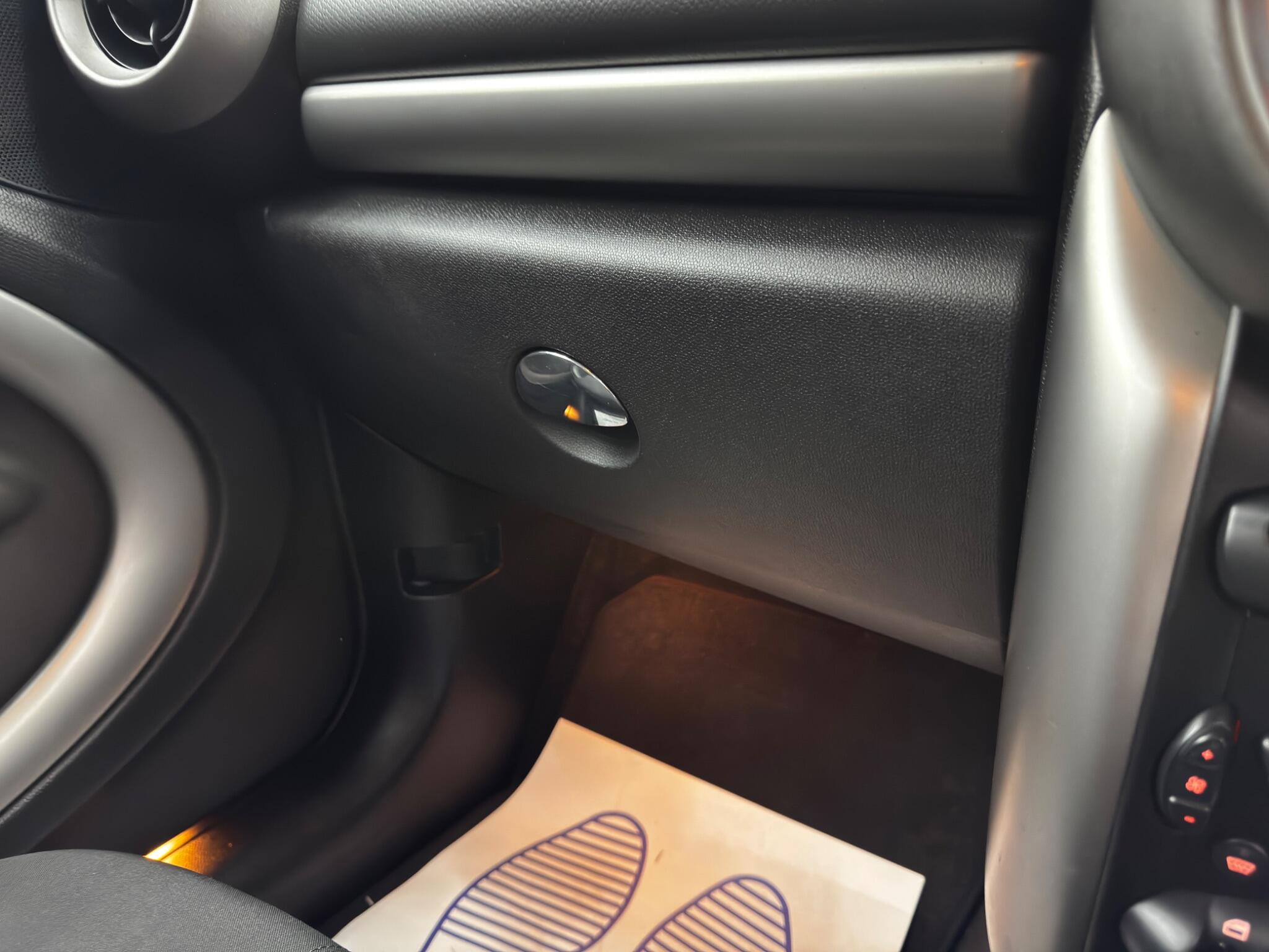 Mini Countryman view 29