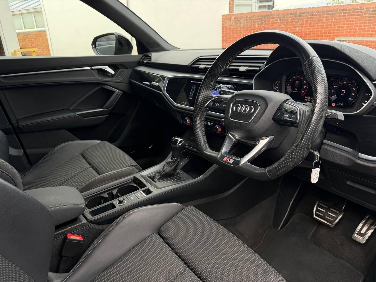 Audi Q3 view 10