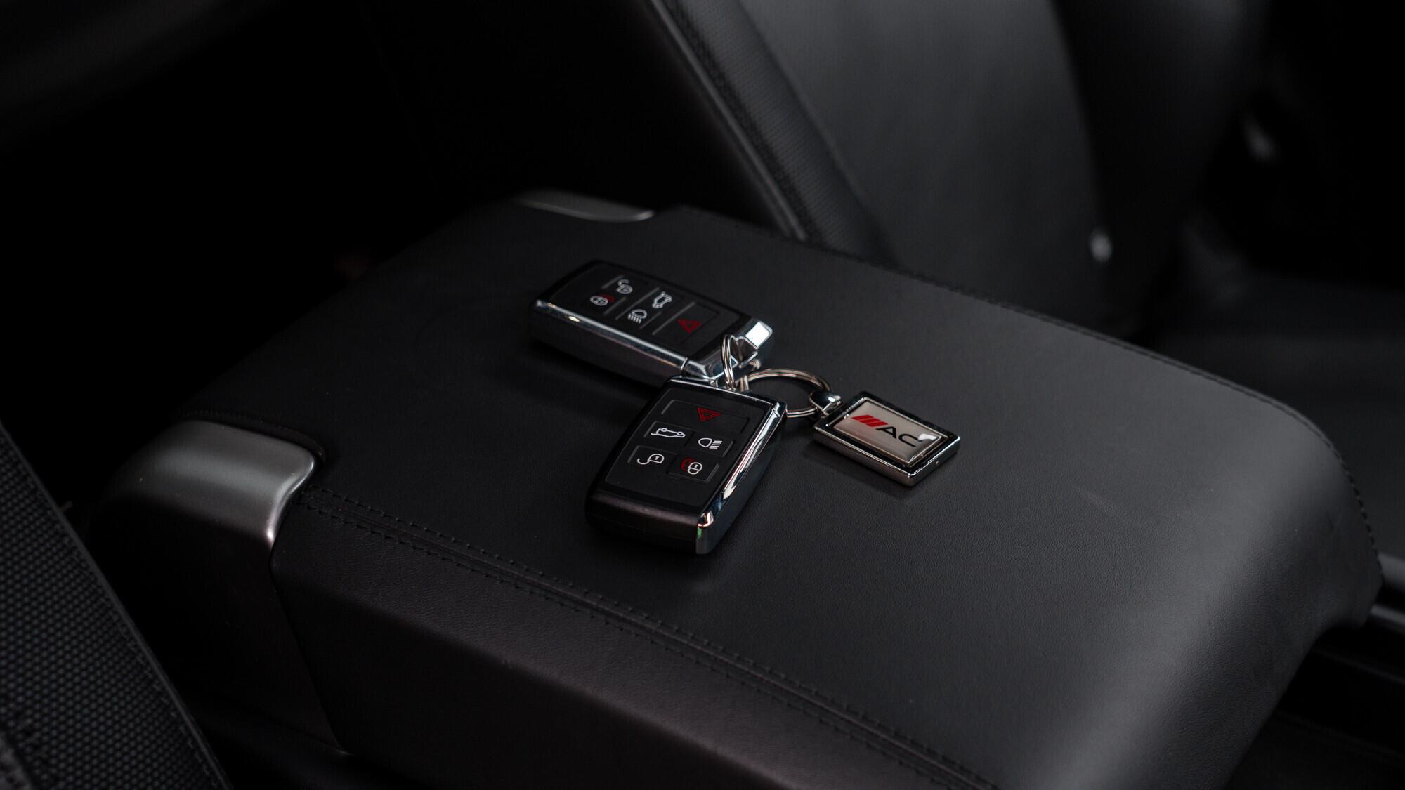 Land Rover Defender view 53