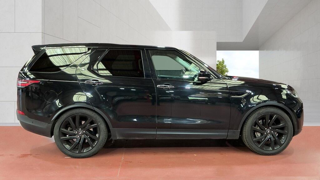 Land Rover Discovery 5 vs Range Rover Sport: Which Should You Choose?