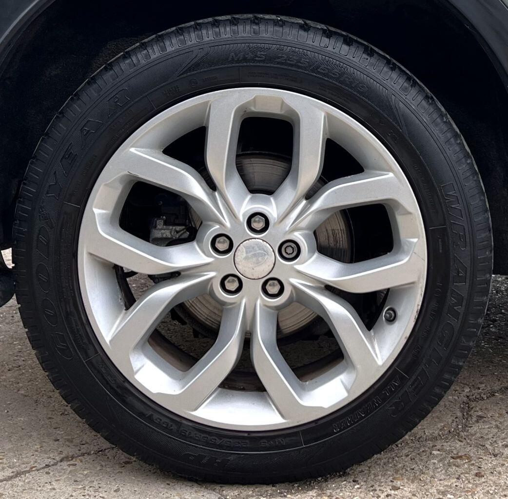 Land Rover Discovery Sport view 10