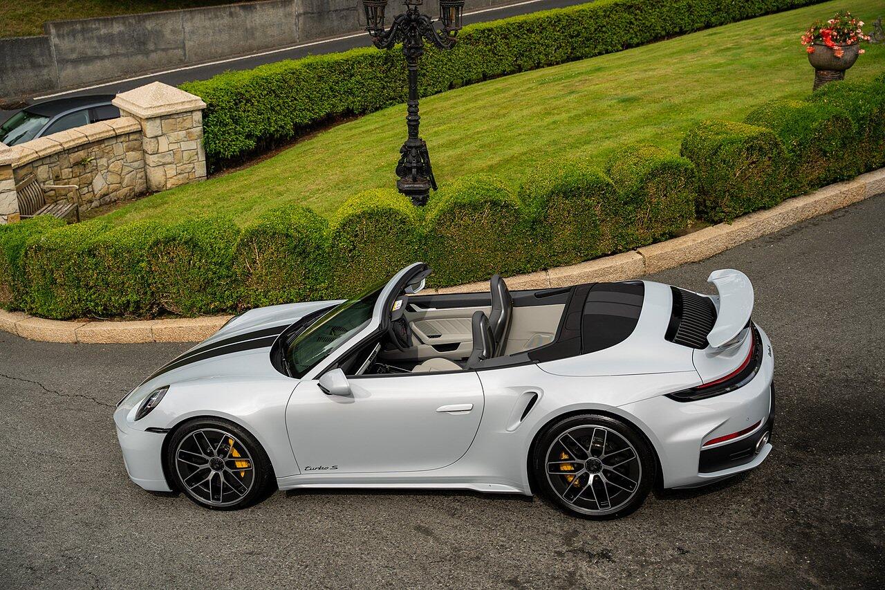 Porsche 911 view 103