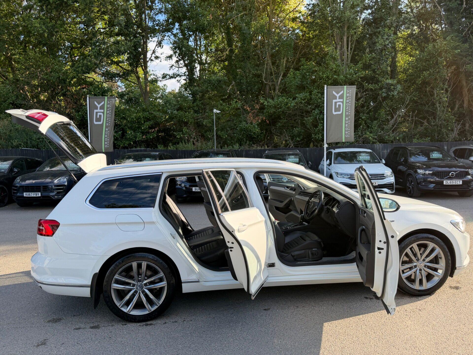 Volkswagen Passat view 18