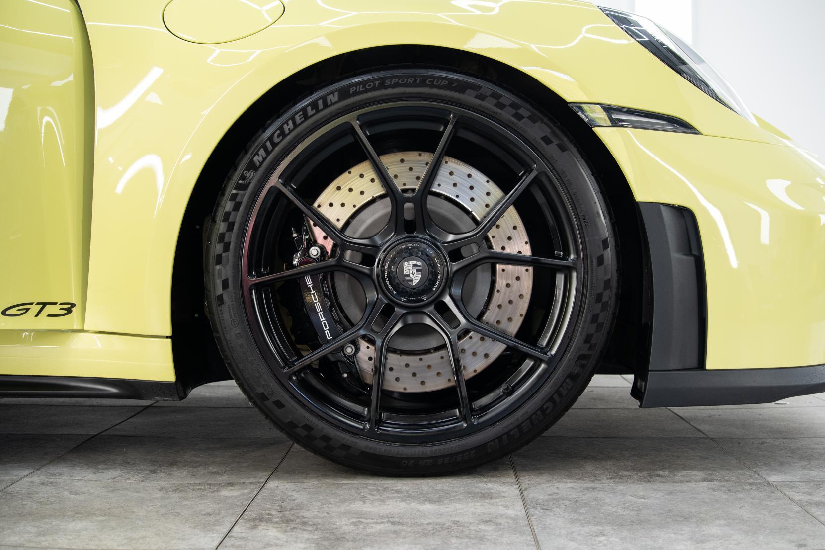 Porsche 911 view 6