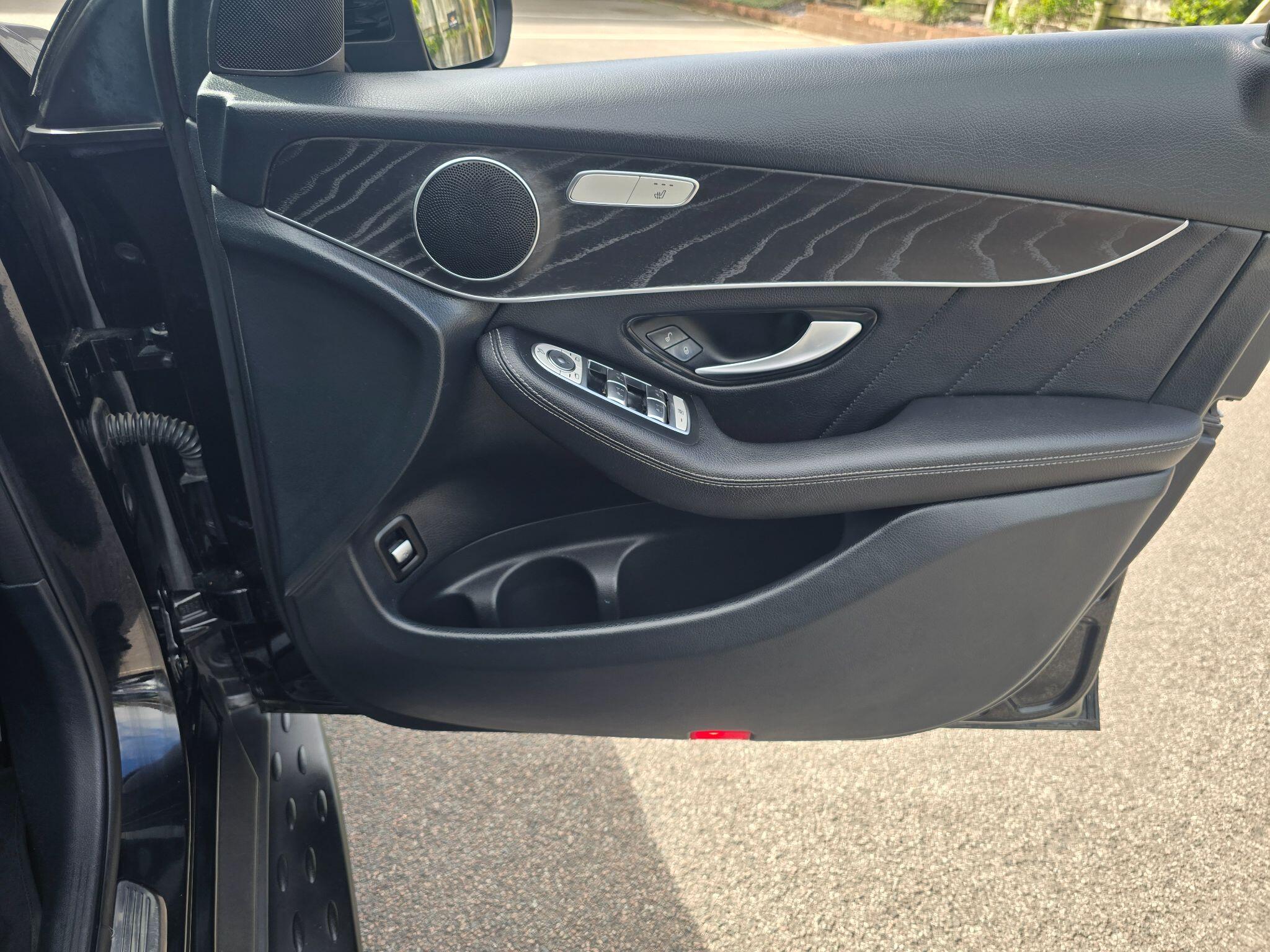 Mercedes-Benz GLC view 28
