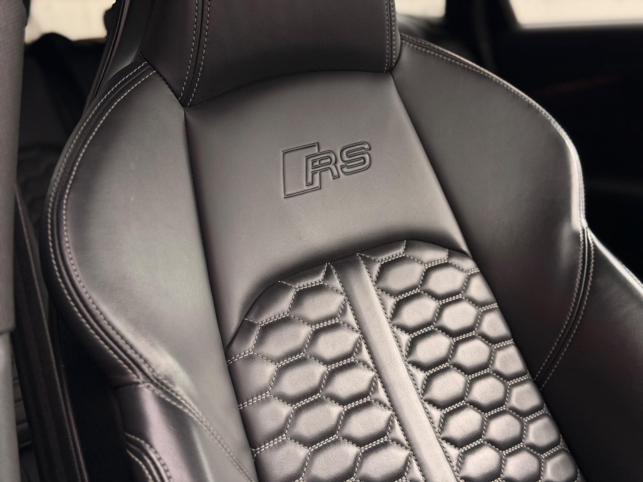 Audi RS4 view 25
