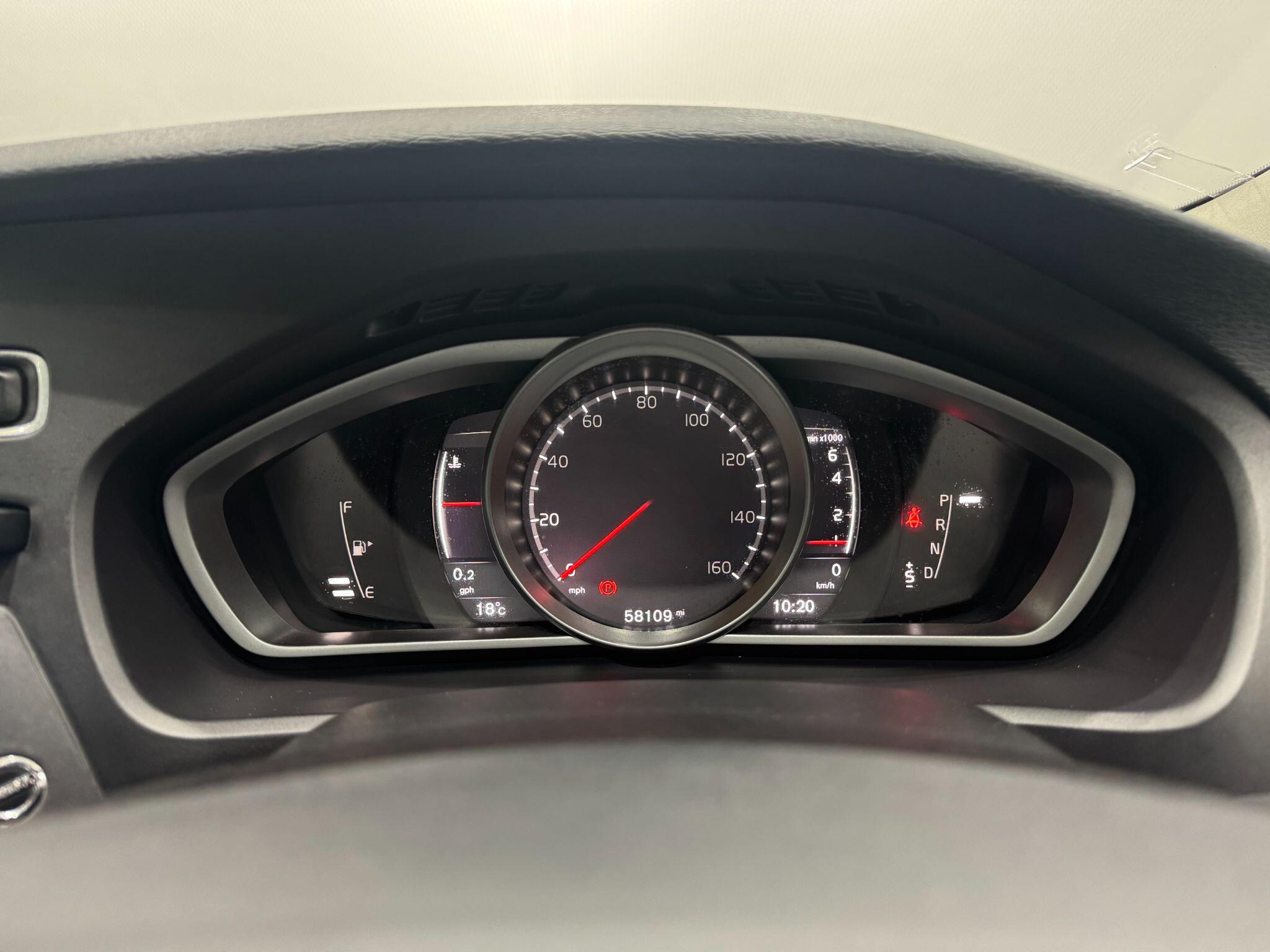Volvo V40 view 34