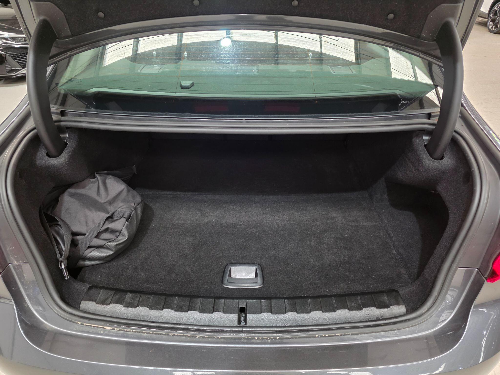 BMW 3 Series view 31