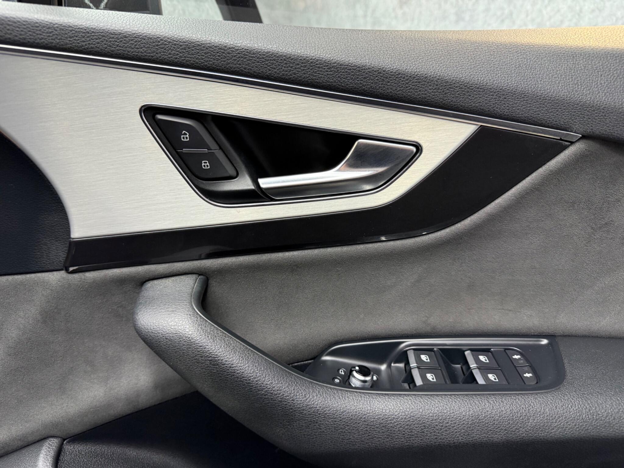 Audi Q7 view 20