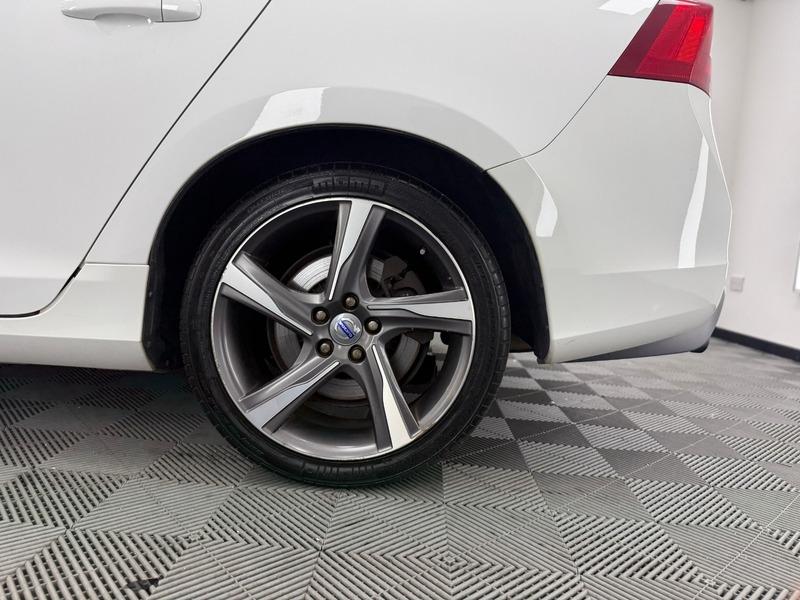 2013 Volvo V60 image 11