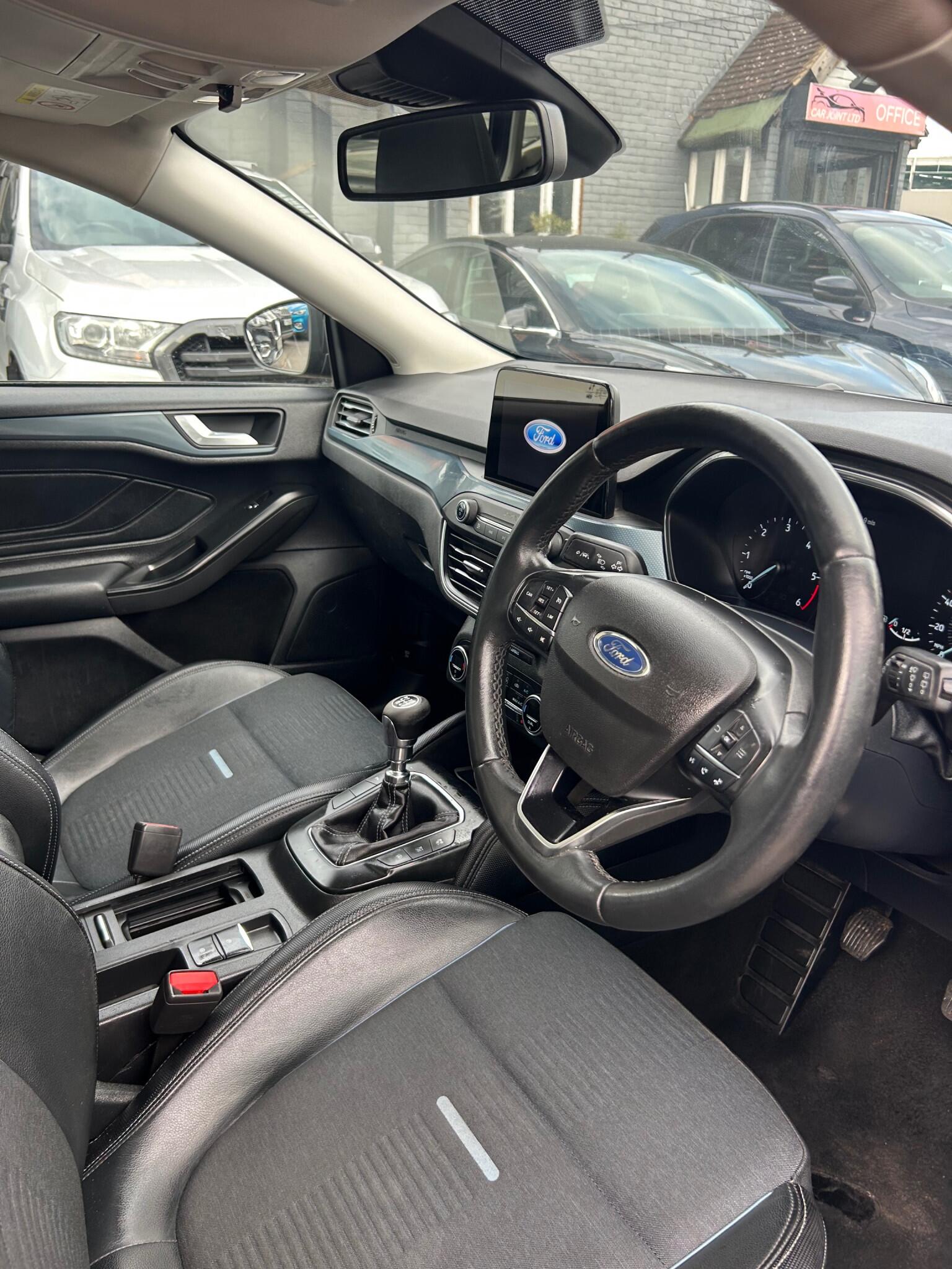 Ford Focus view 9