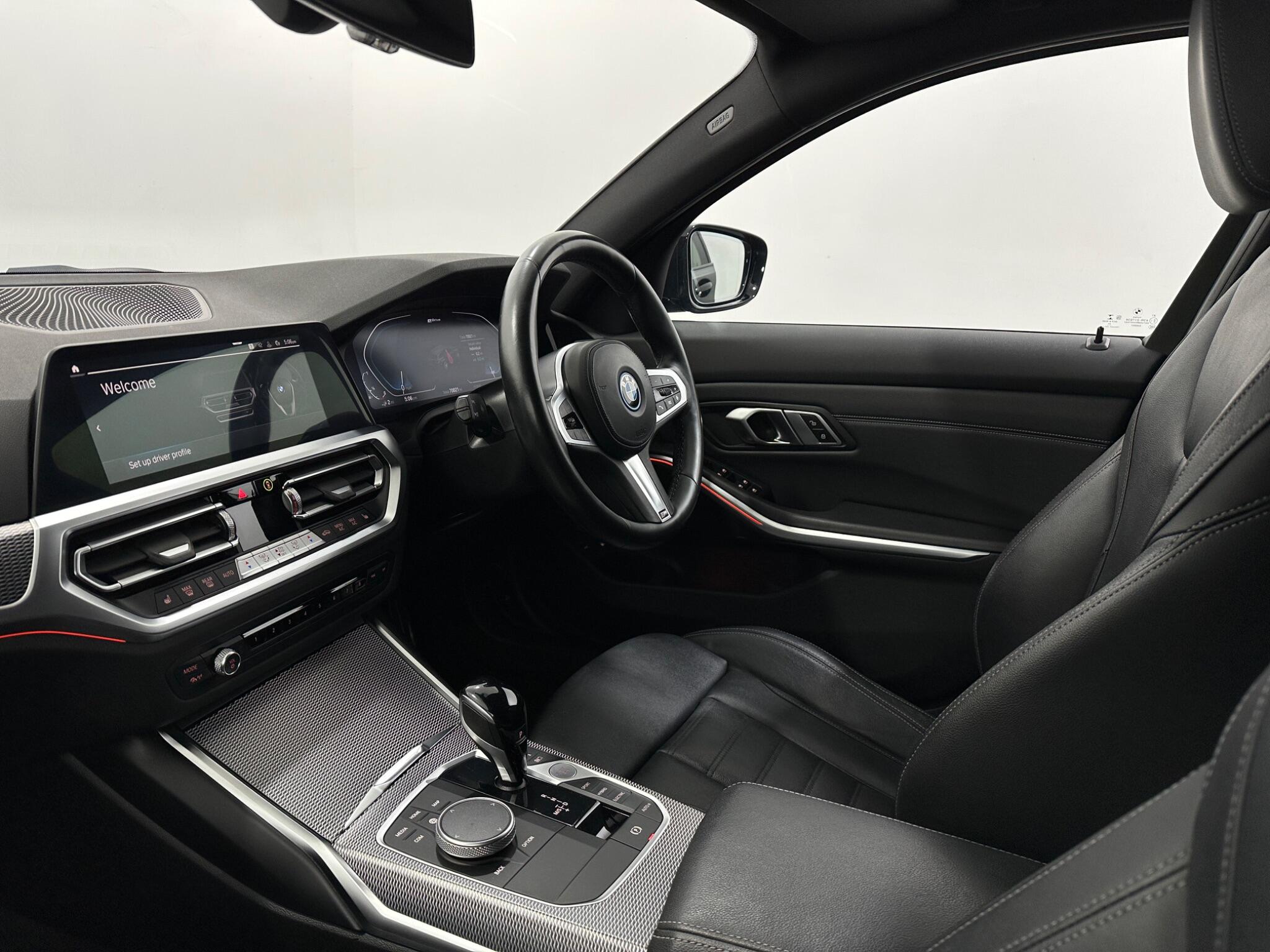 BMW 3 Series view 32