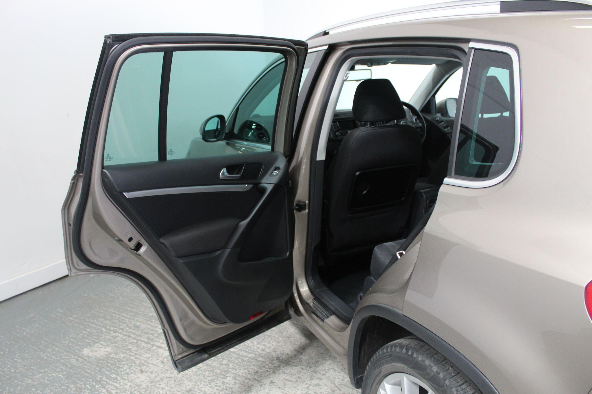 Volkswagen Tiguan view 28