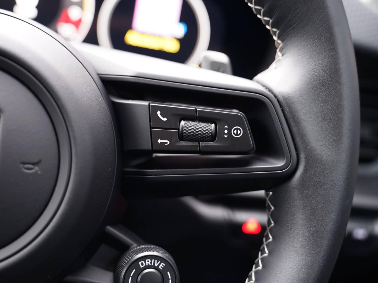 Porsche 911 view 30