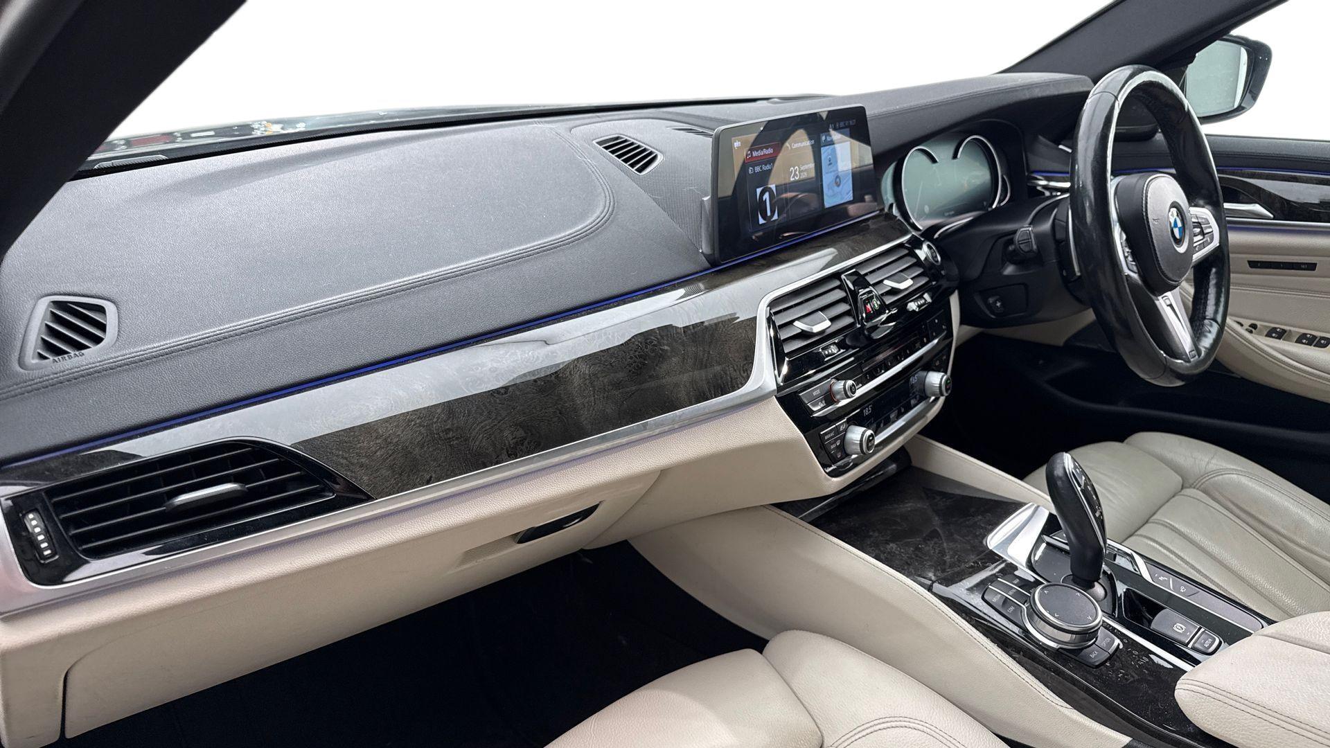 BMW 5 Series view 7