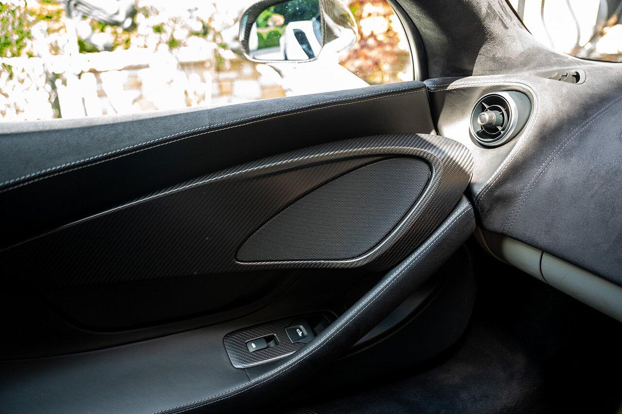 McLaren 570S view 75