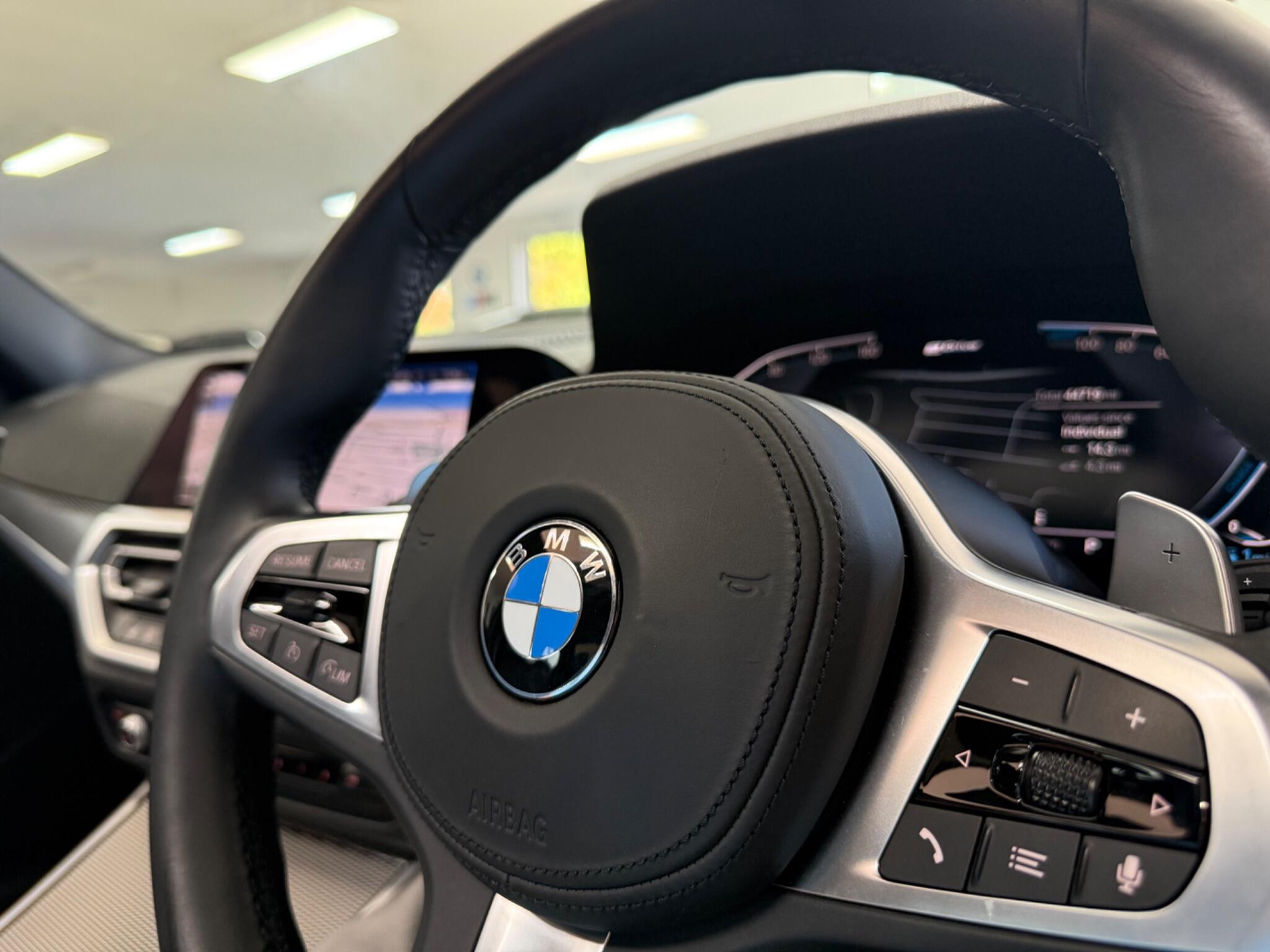 BMW 3 Series view 18