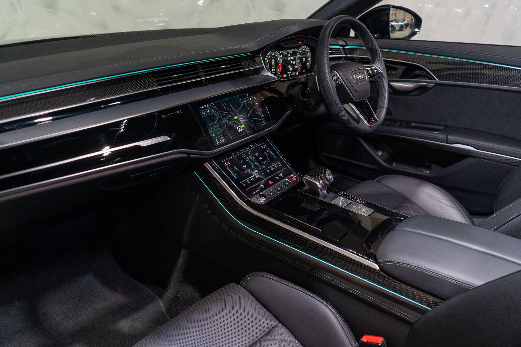 Audi S8 view 13