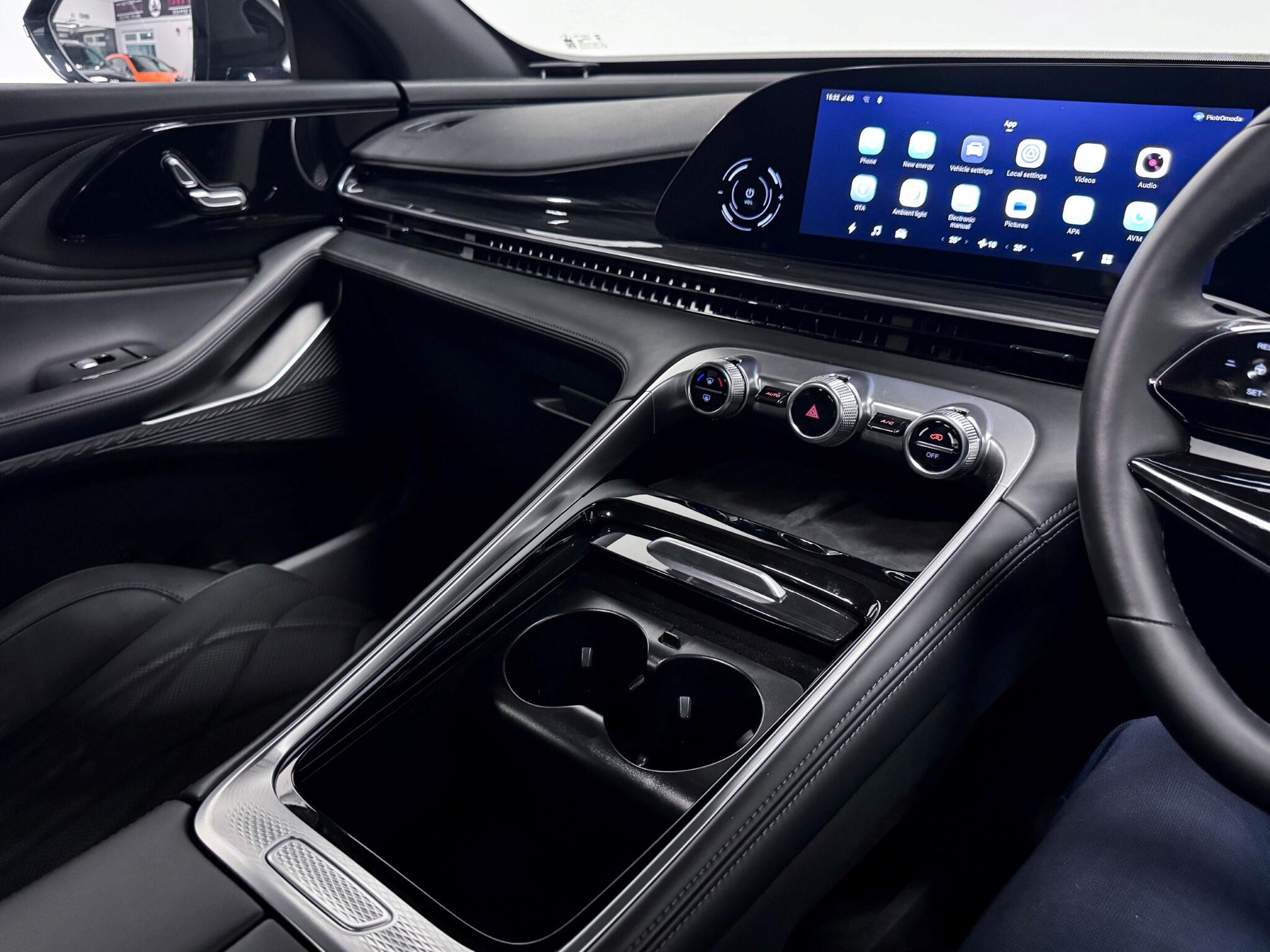 2025 OMODA 9 view 37