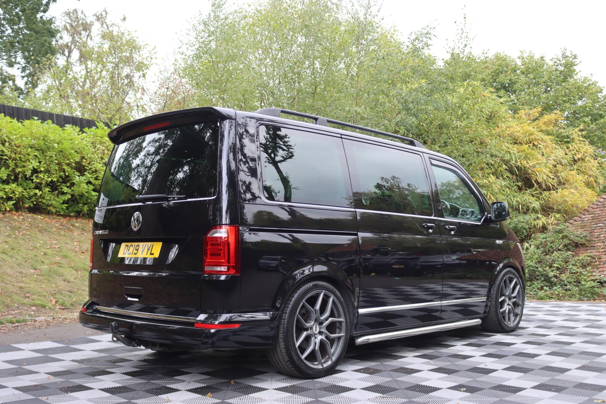 Volkswagen Caravelle view 24