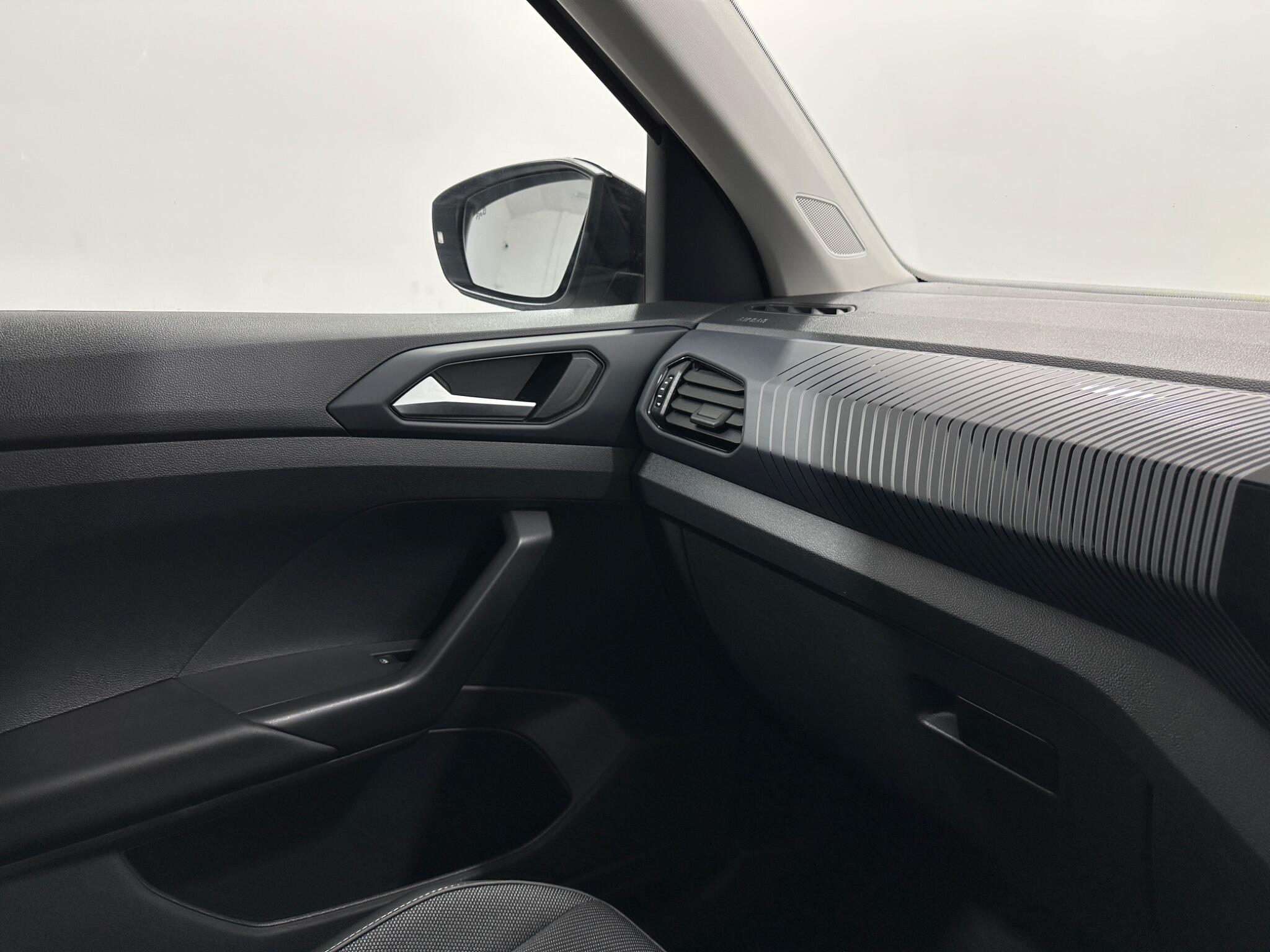 Volkswagen T-Cross view 26