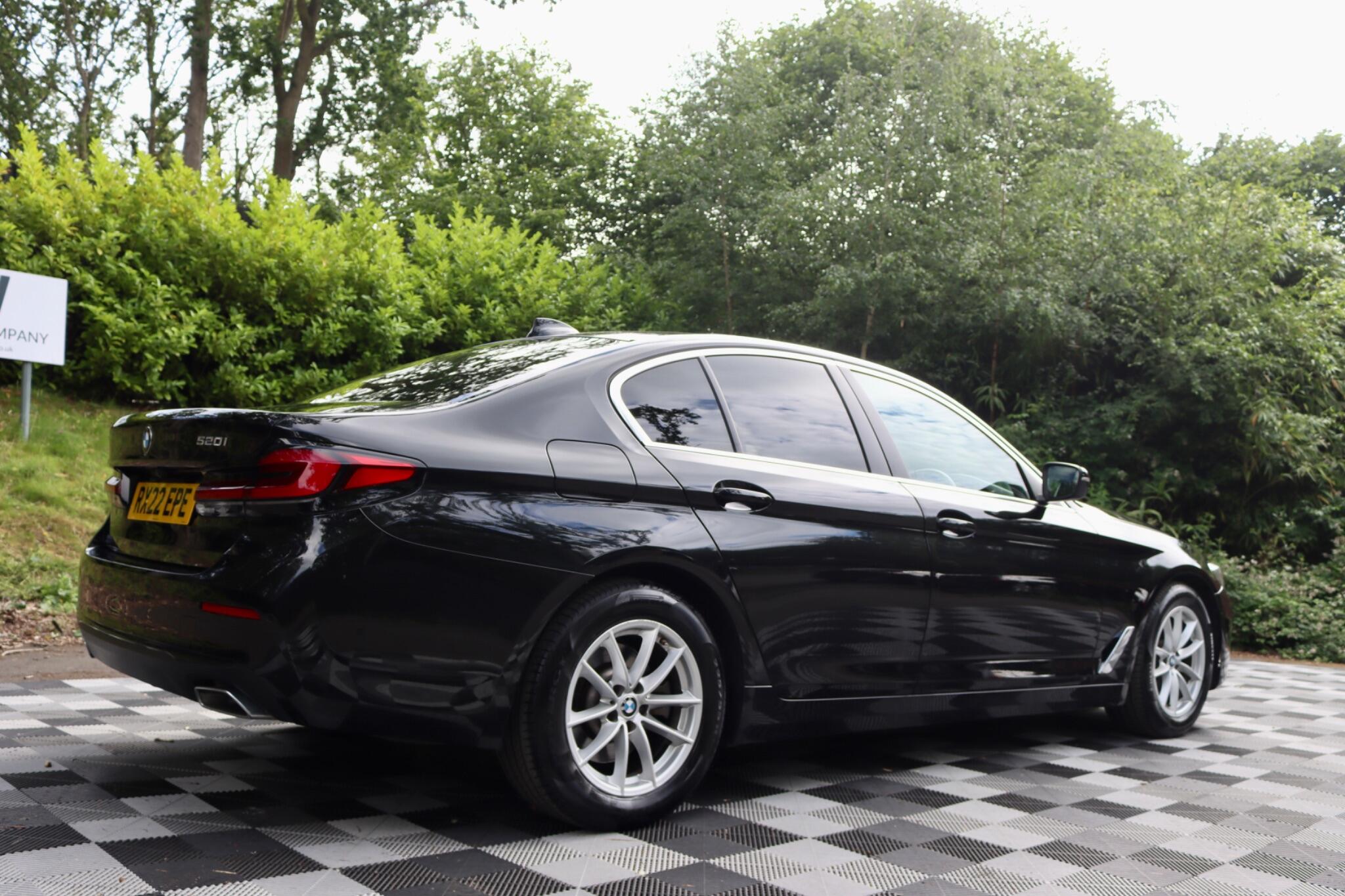 BMW 5 Series view 18