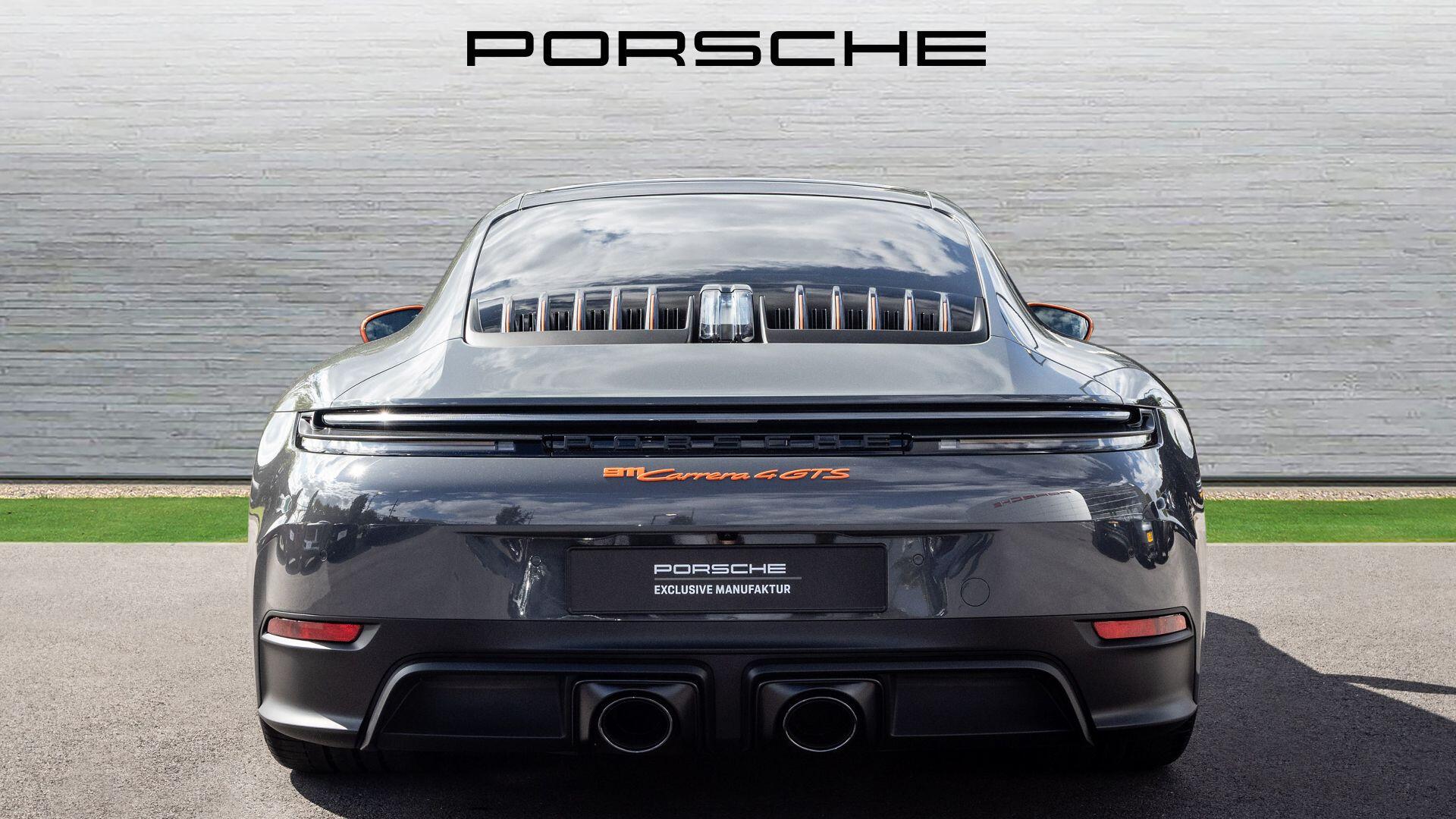 Porsche 911 view 6