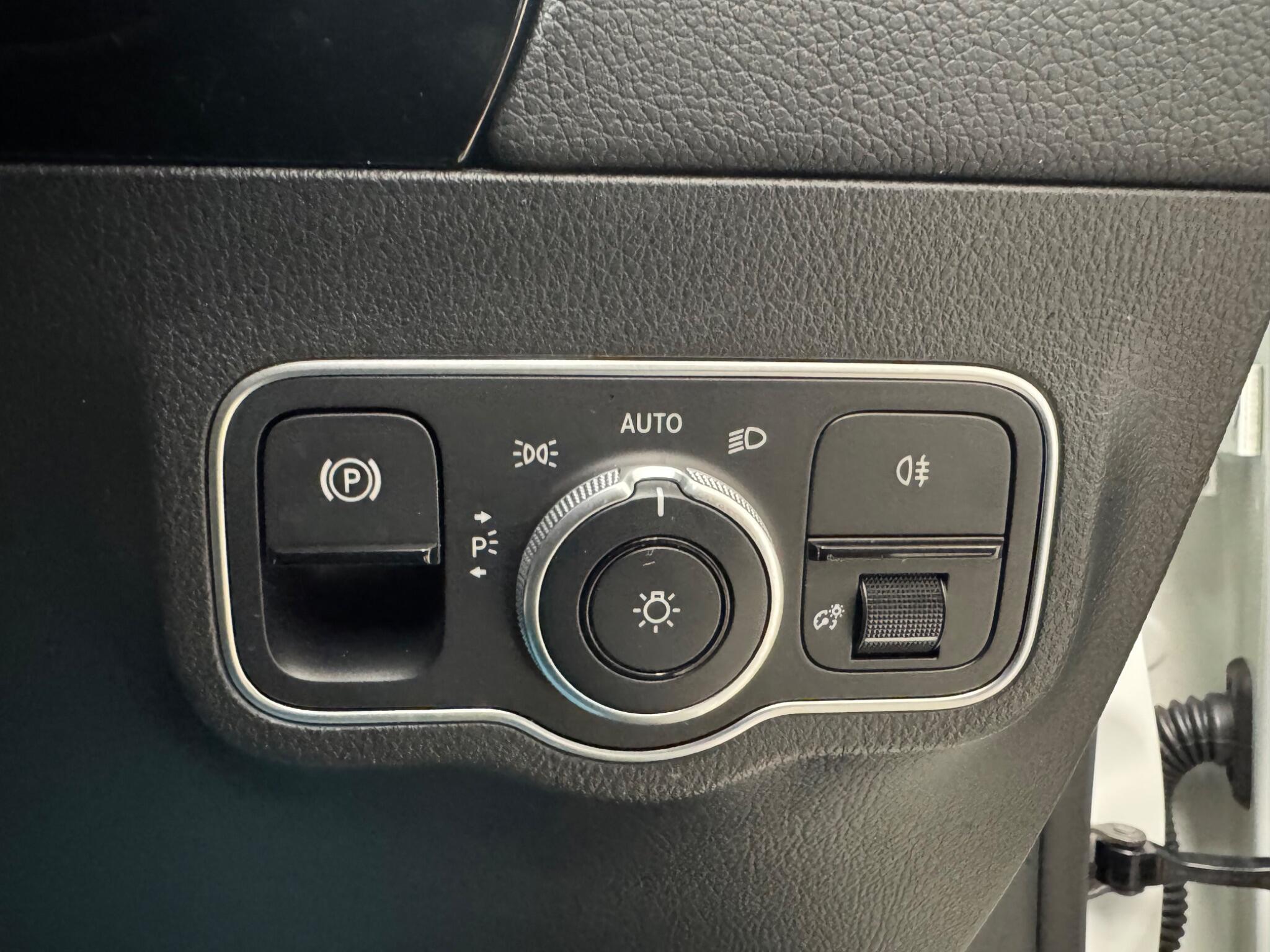 Mercedes-Benz Gla view 11