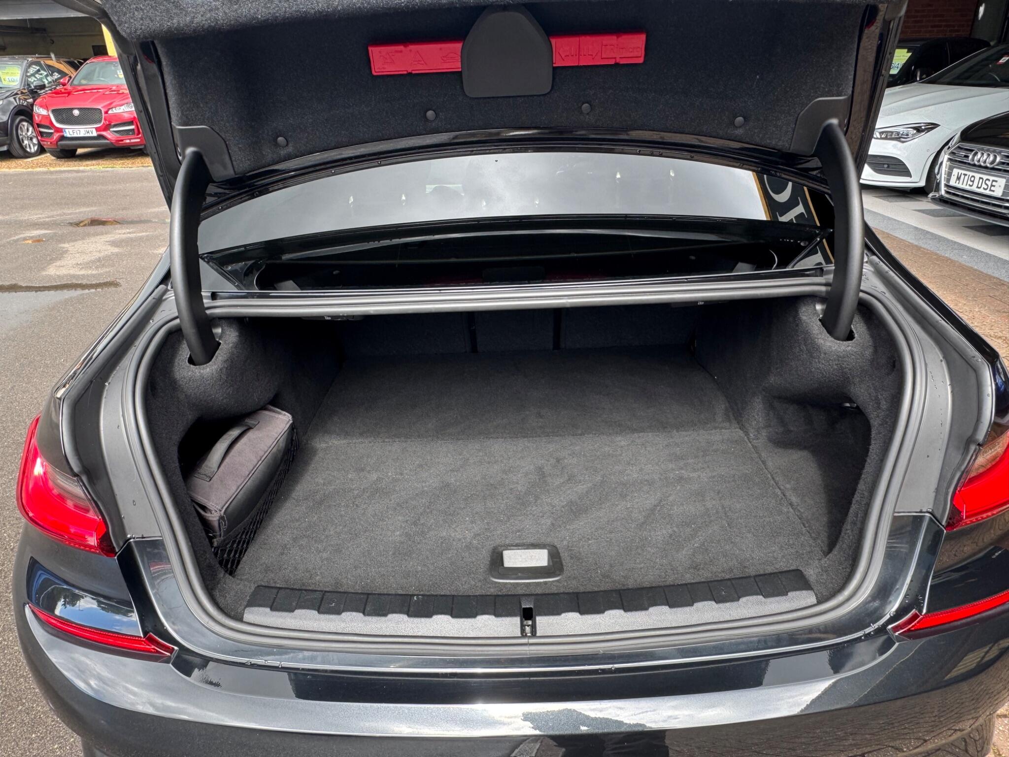 BMW 3 Series view 9