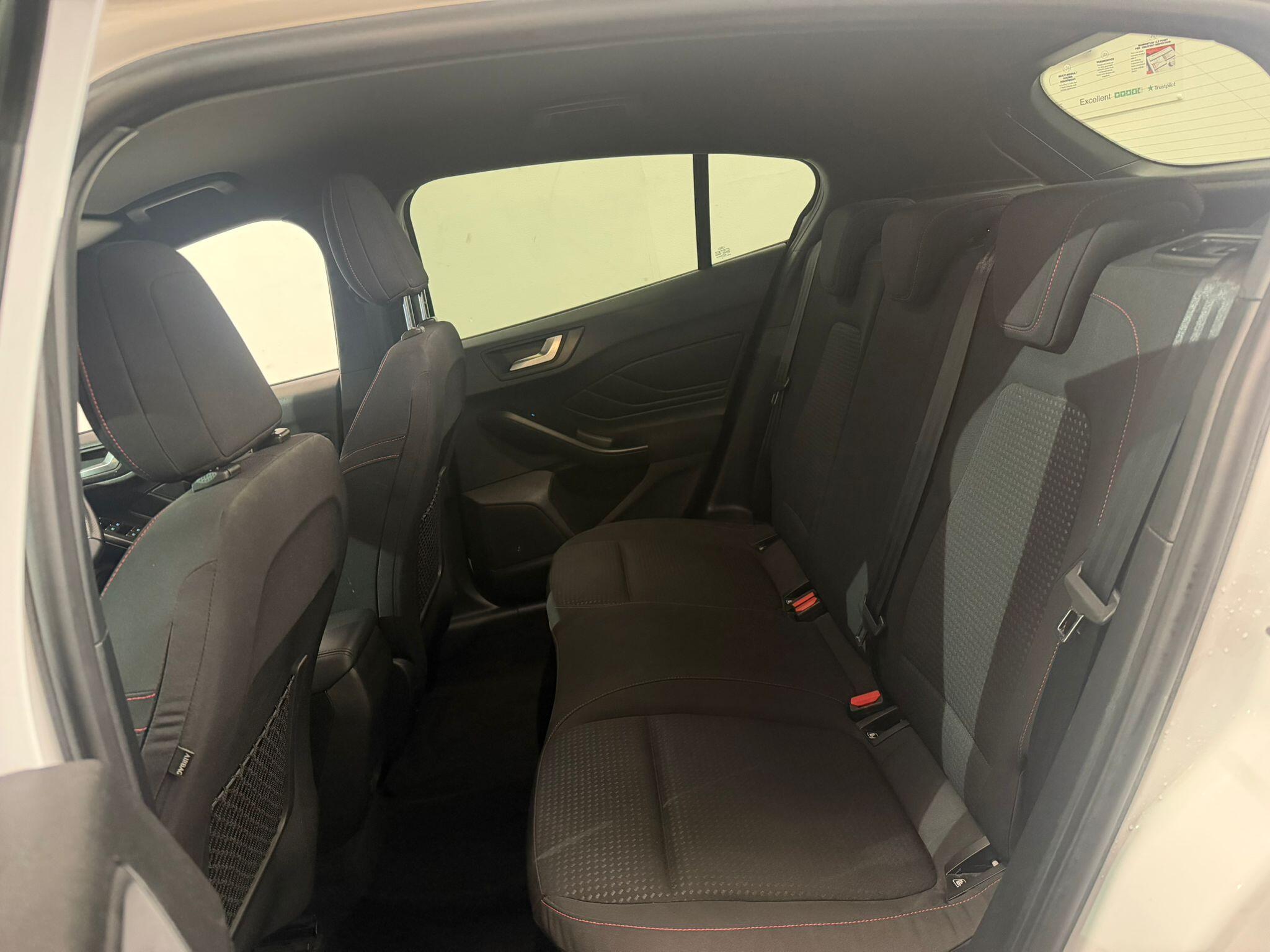 Ford Focus view 13