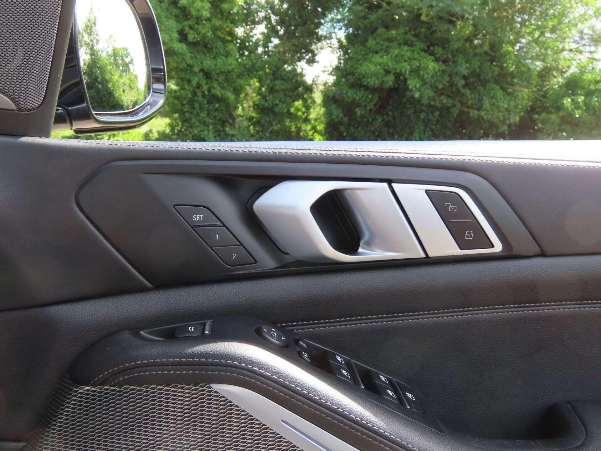 BMW X5 view 21