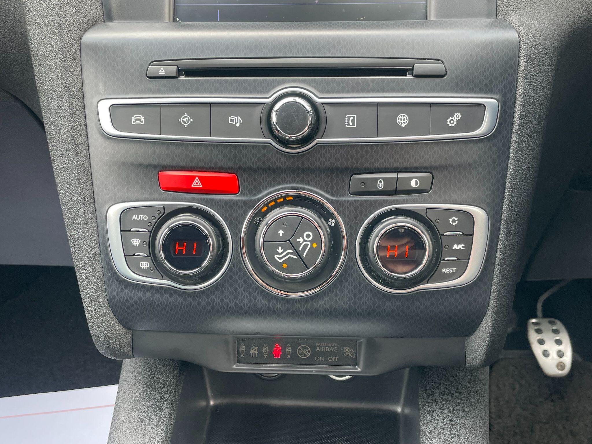DS Automobiles DS 4 view 31