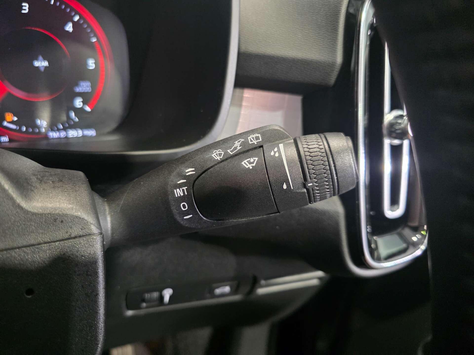 Volvo XC40 view 19