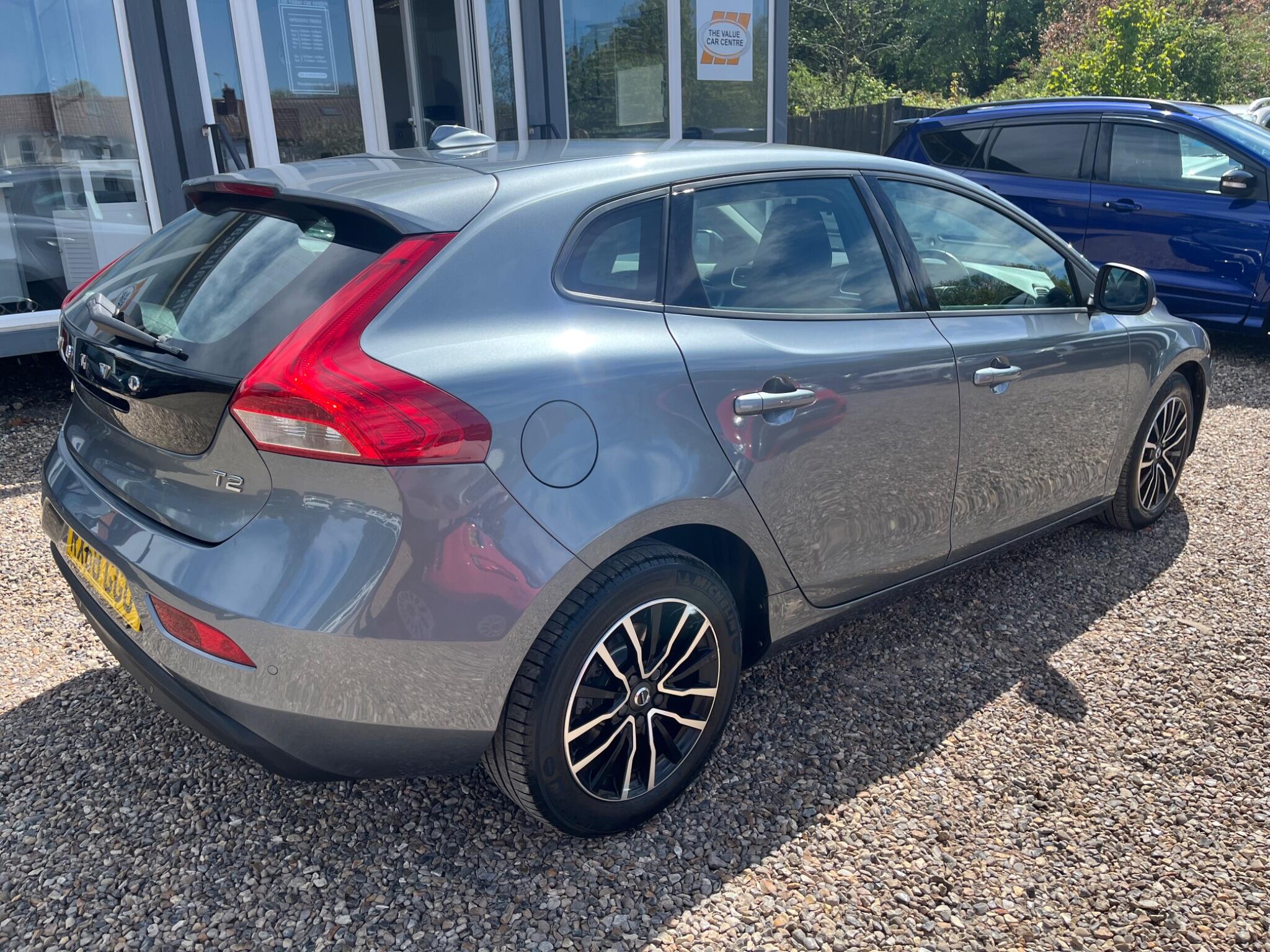 Volvo V40 view 4