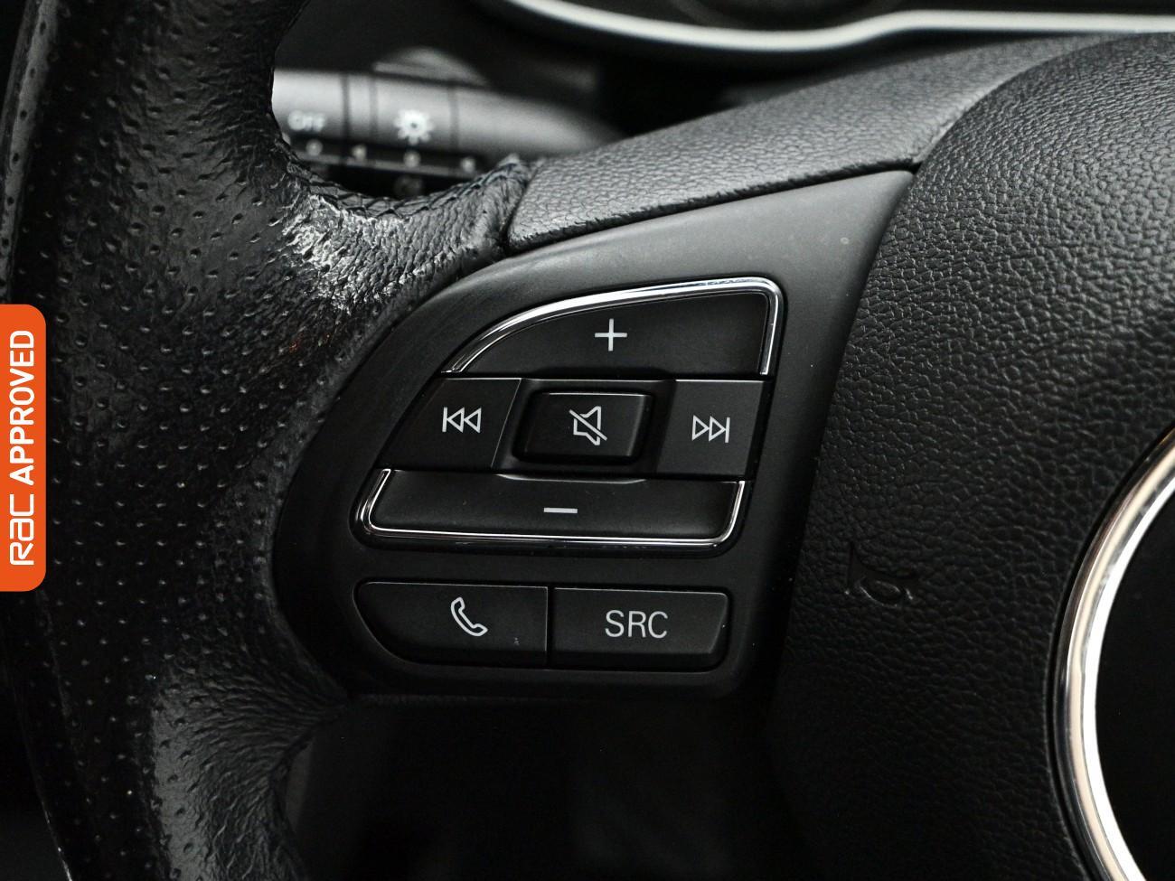 MG ZS view 25