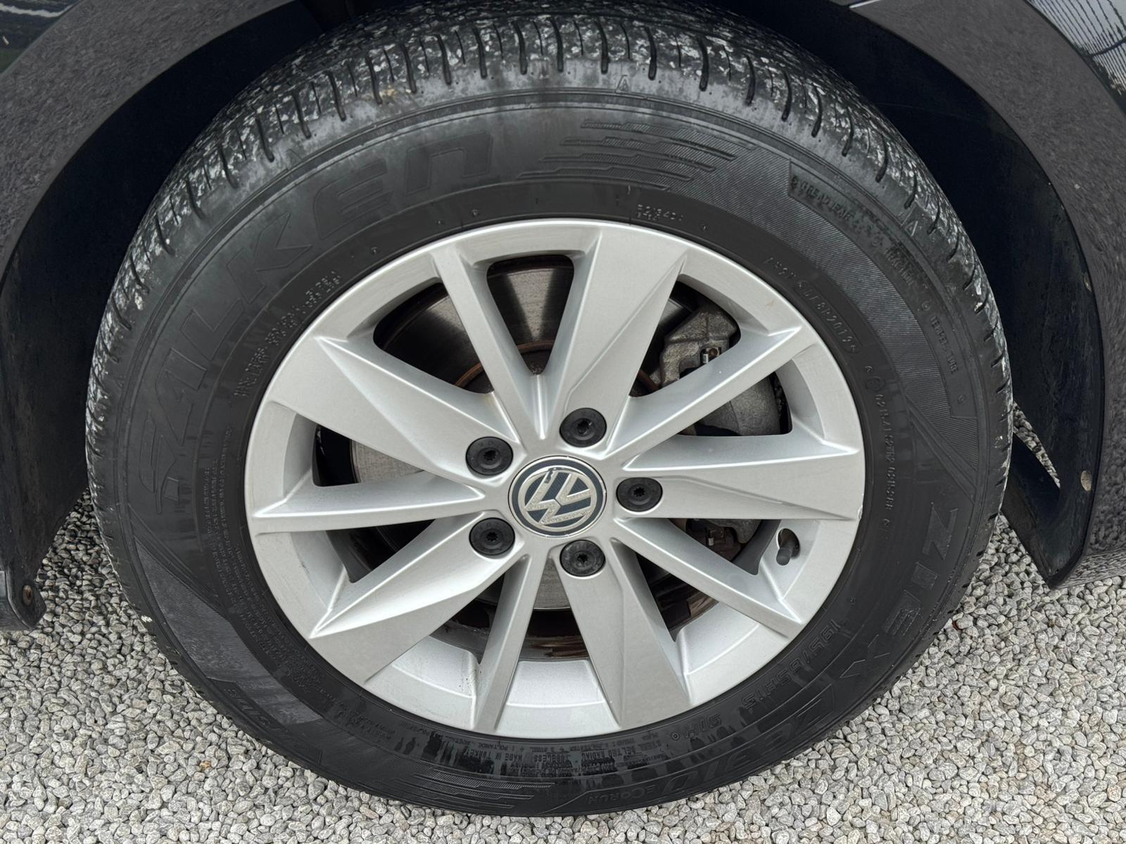 2013 Volkswagen Golf image 26