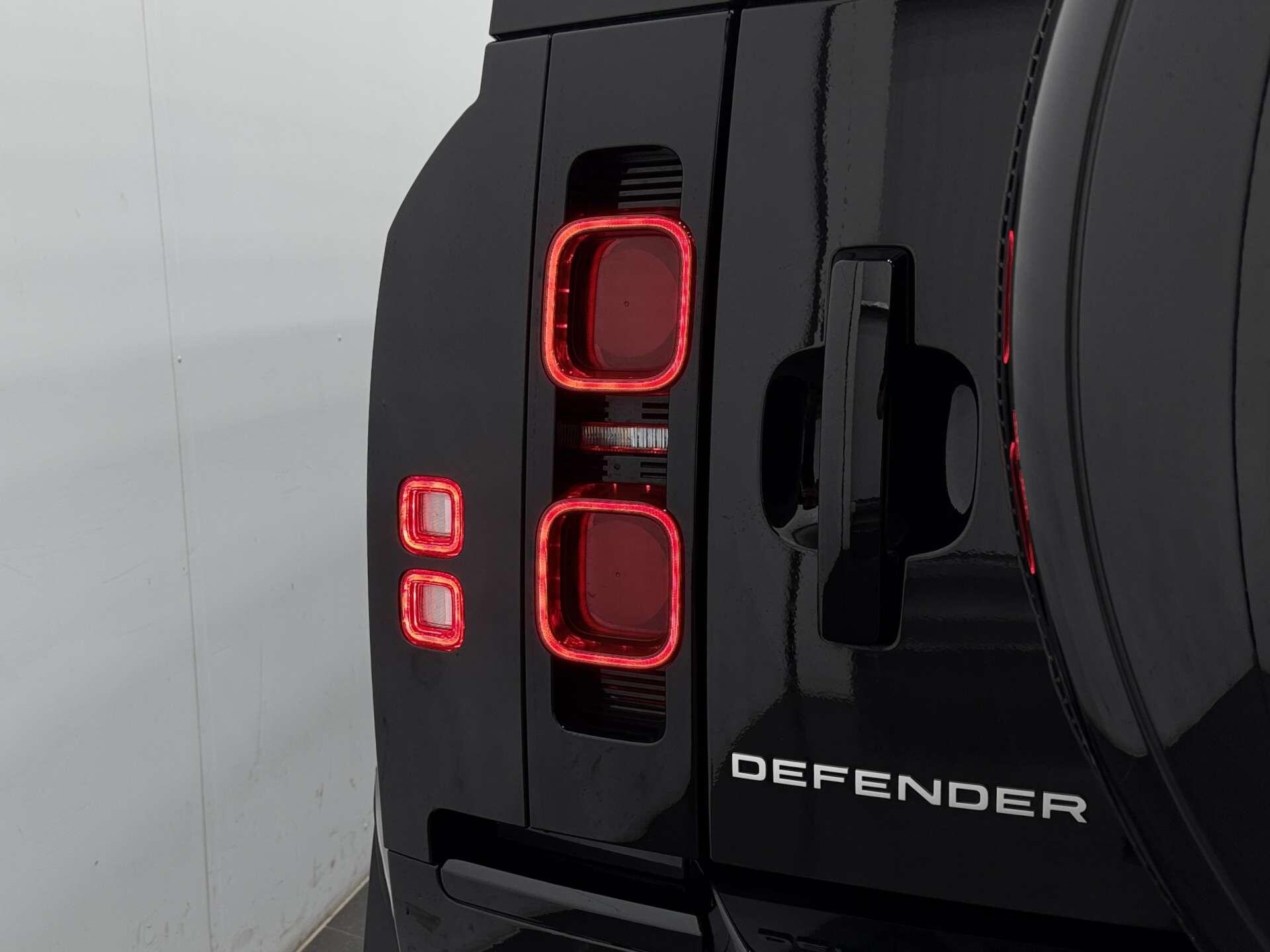 Land Rover Defender view 26