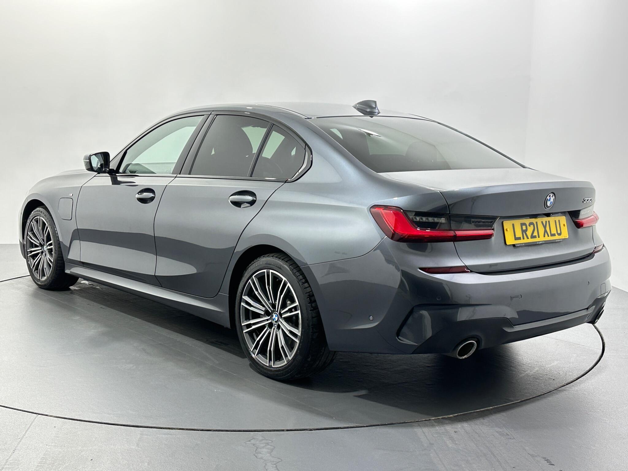 BMW 3 Series view 6